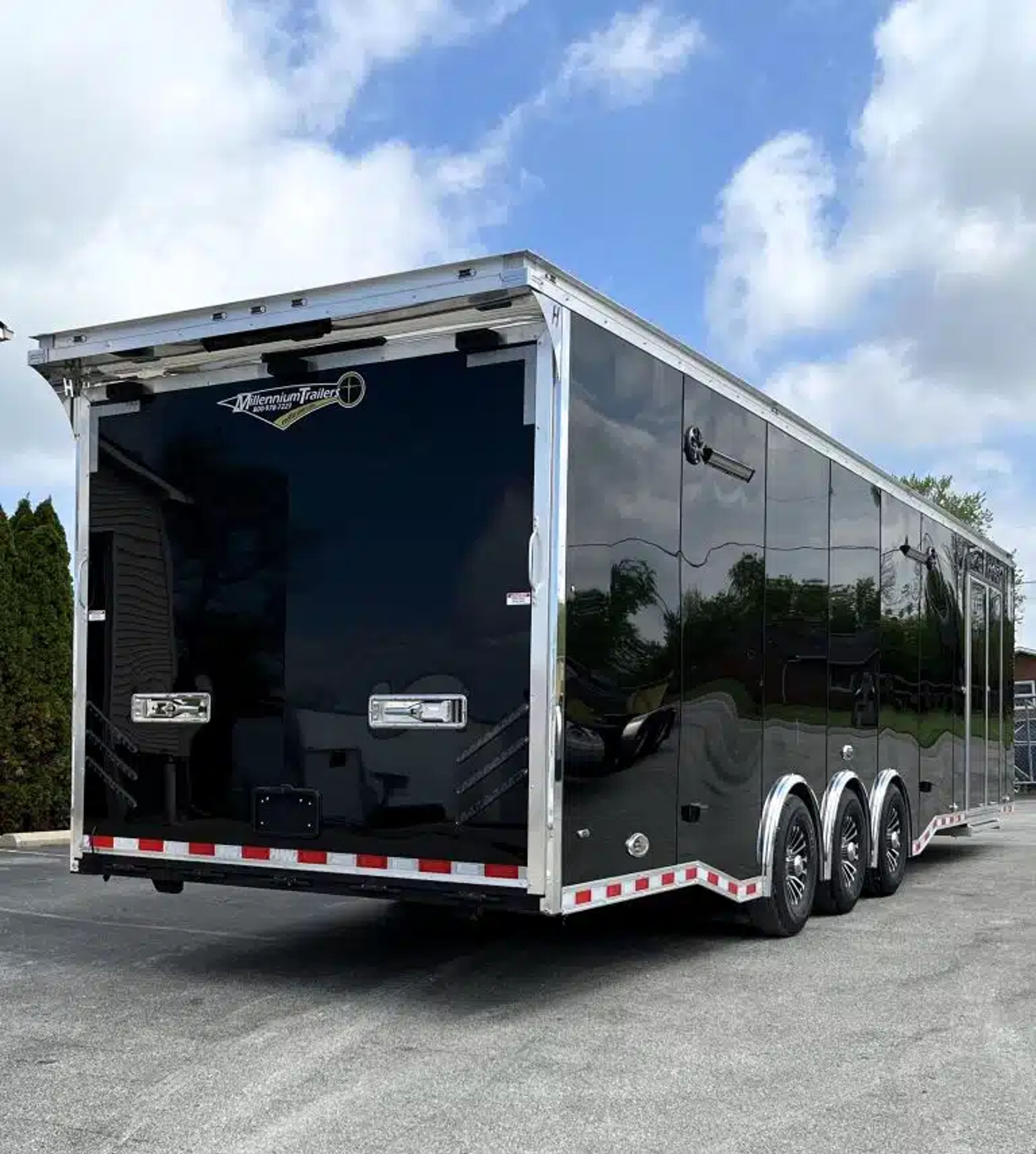 Enclosed Car Trailer 2025 34′ Haulmark Edge w/Wide Rear Opening & Premium — view 2