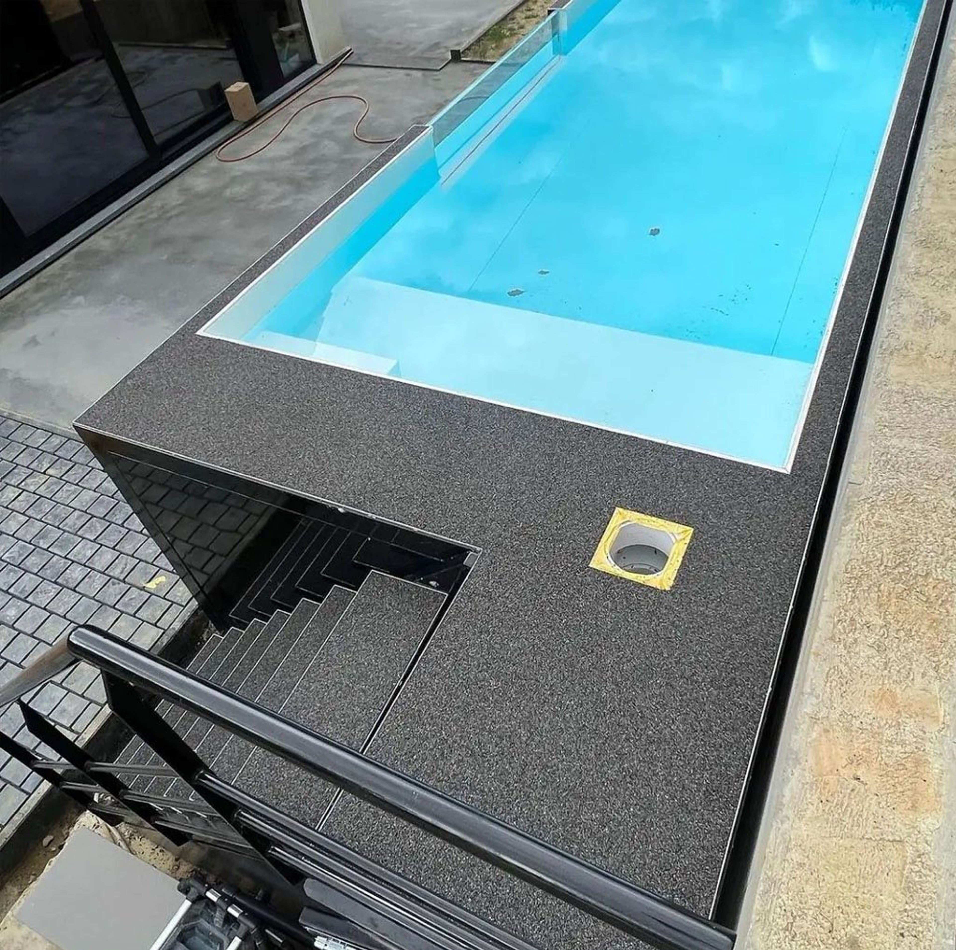 20ft Container Pool v2 — view 3