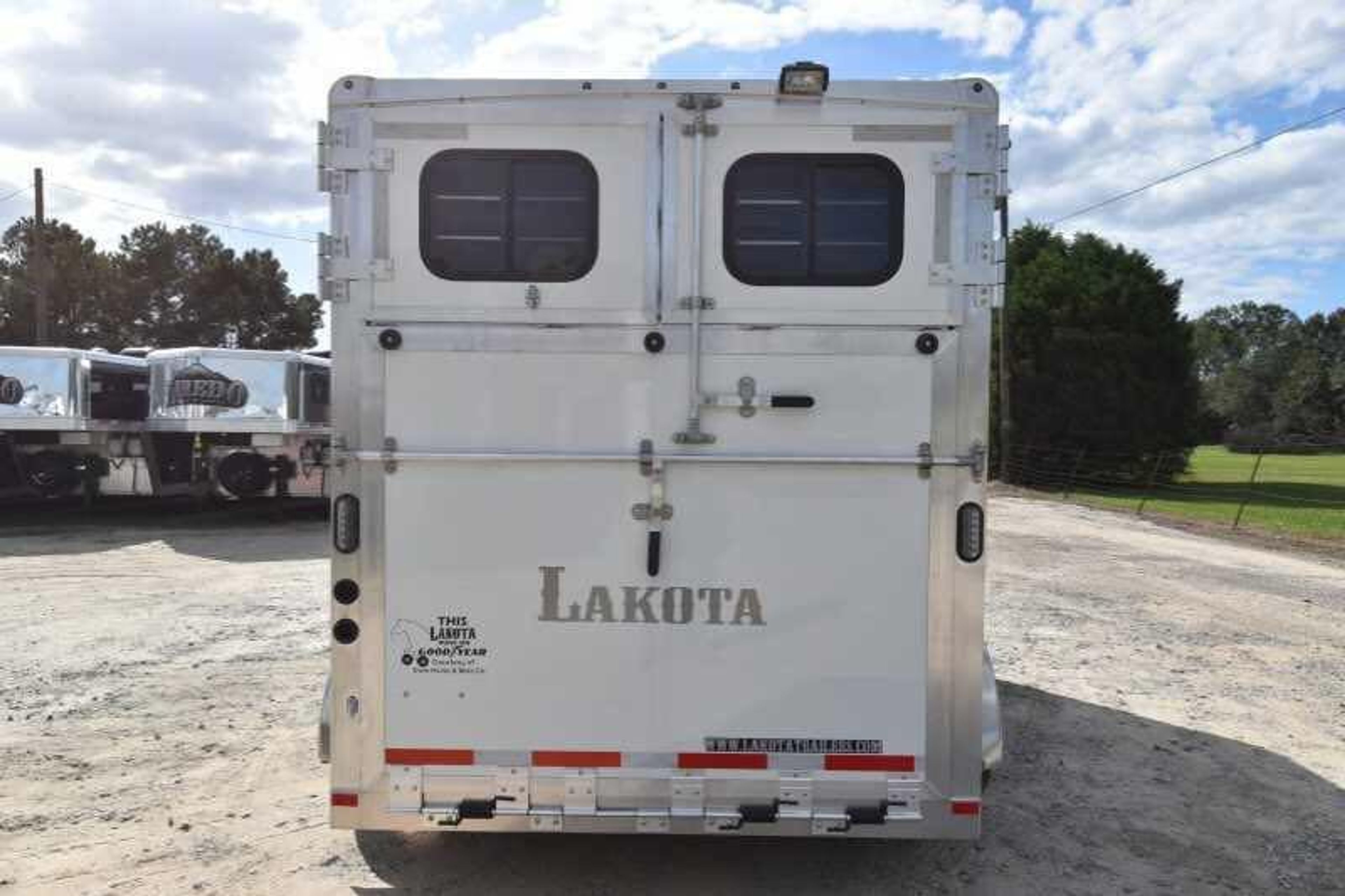 2018 Lakota 2HBPST 2 Horse Trailer — view 3