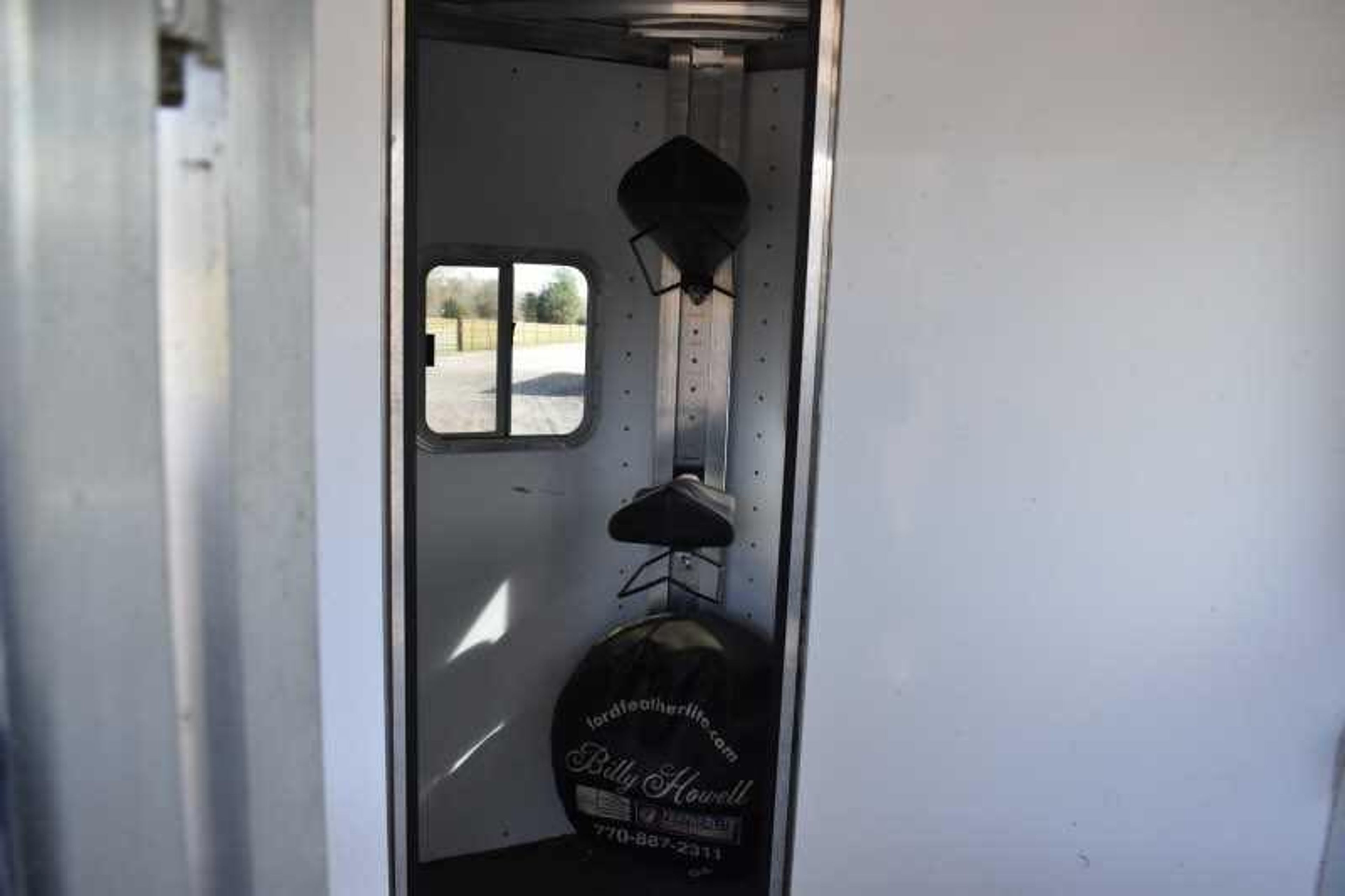 2005 Featherlite 2HST 2 Horse Trailer — view 18