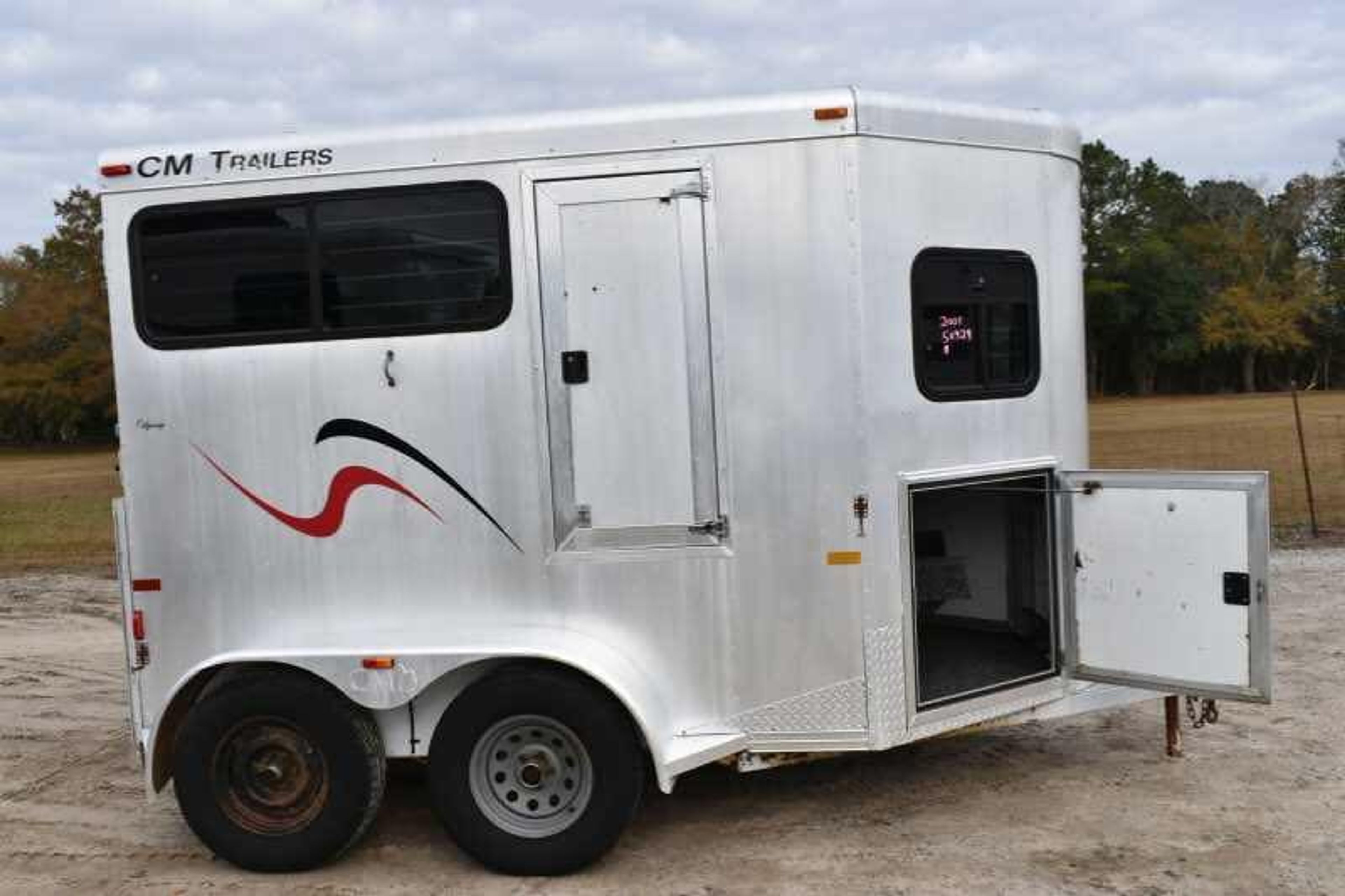2001 CM Odyssey 2 Horse Trailer — view 10