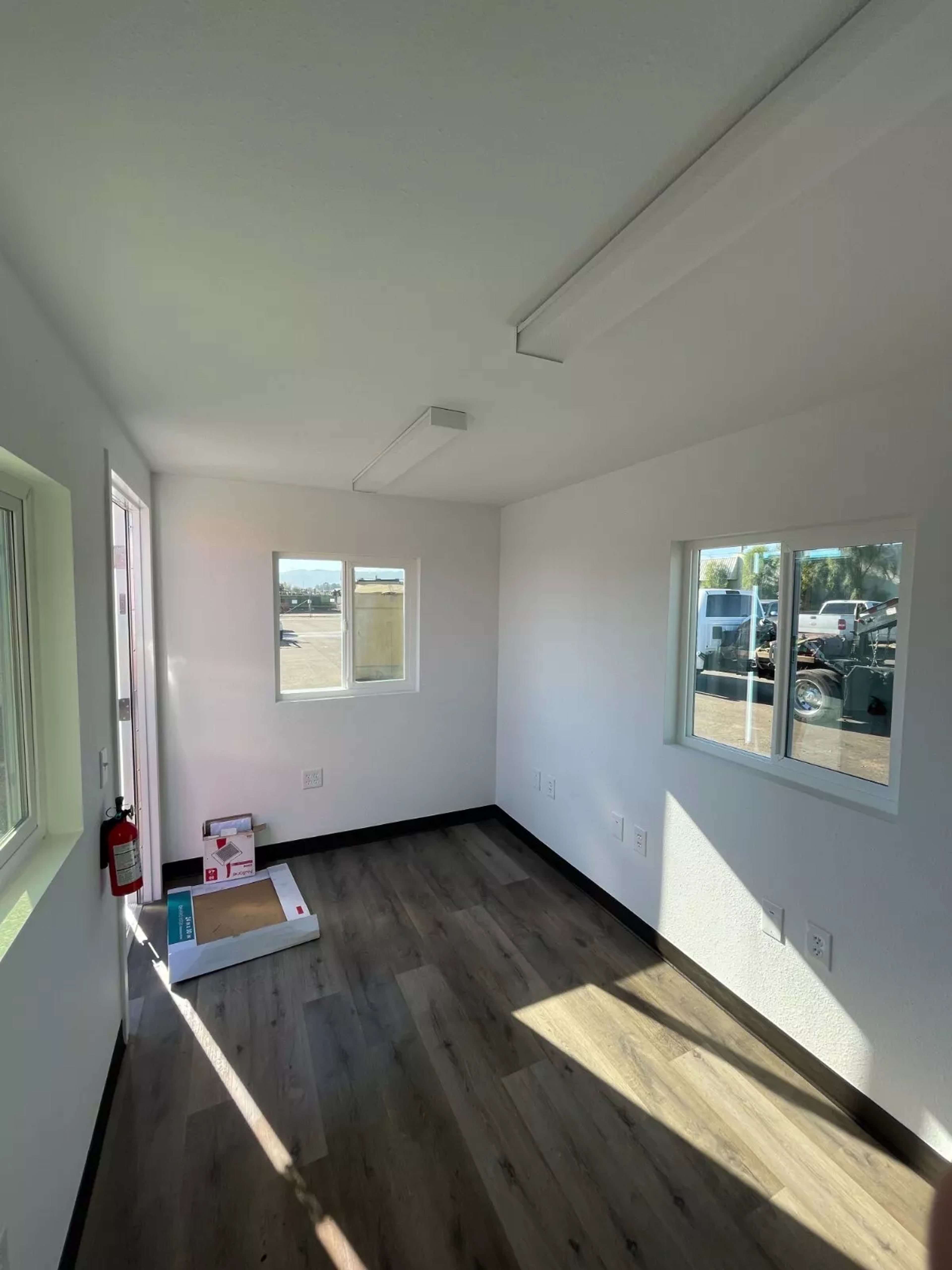 20 foot office refurbished shipping container — view 6