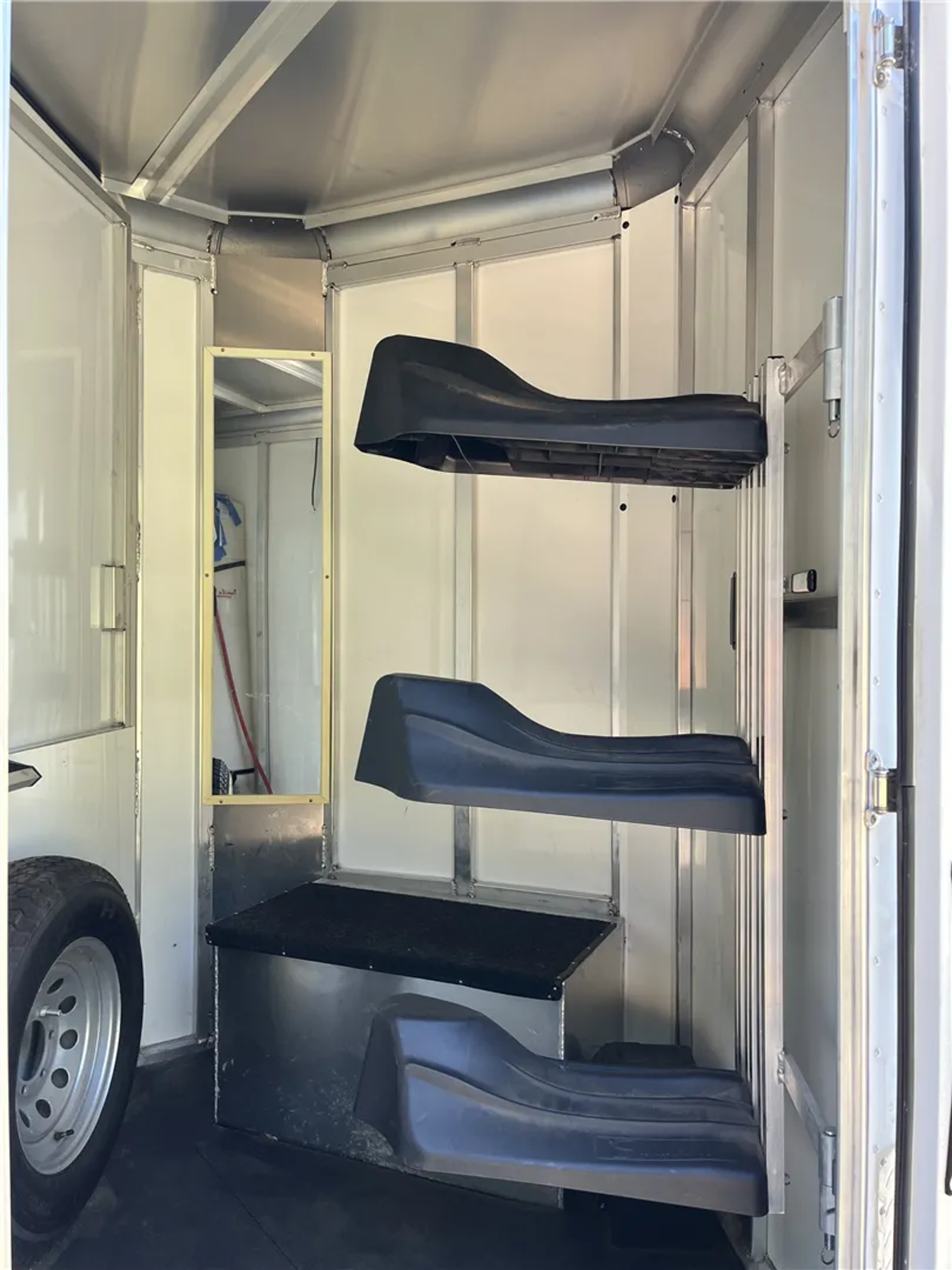 2013 Sundowner Trailers Sportsman 3 Horse Trailer — view 10