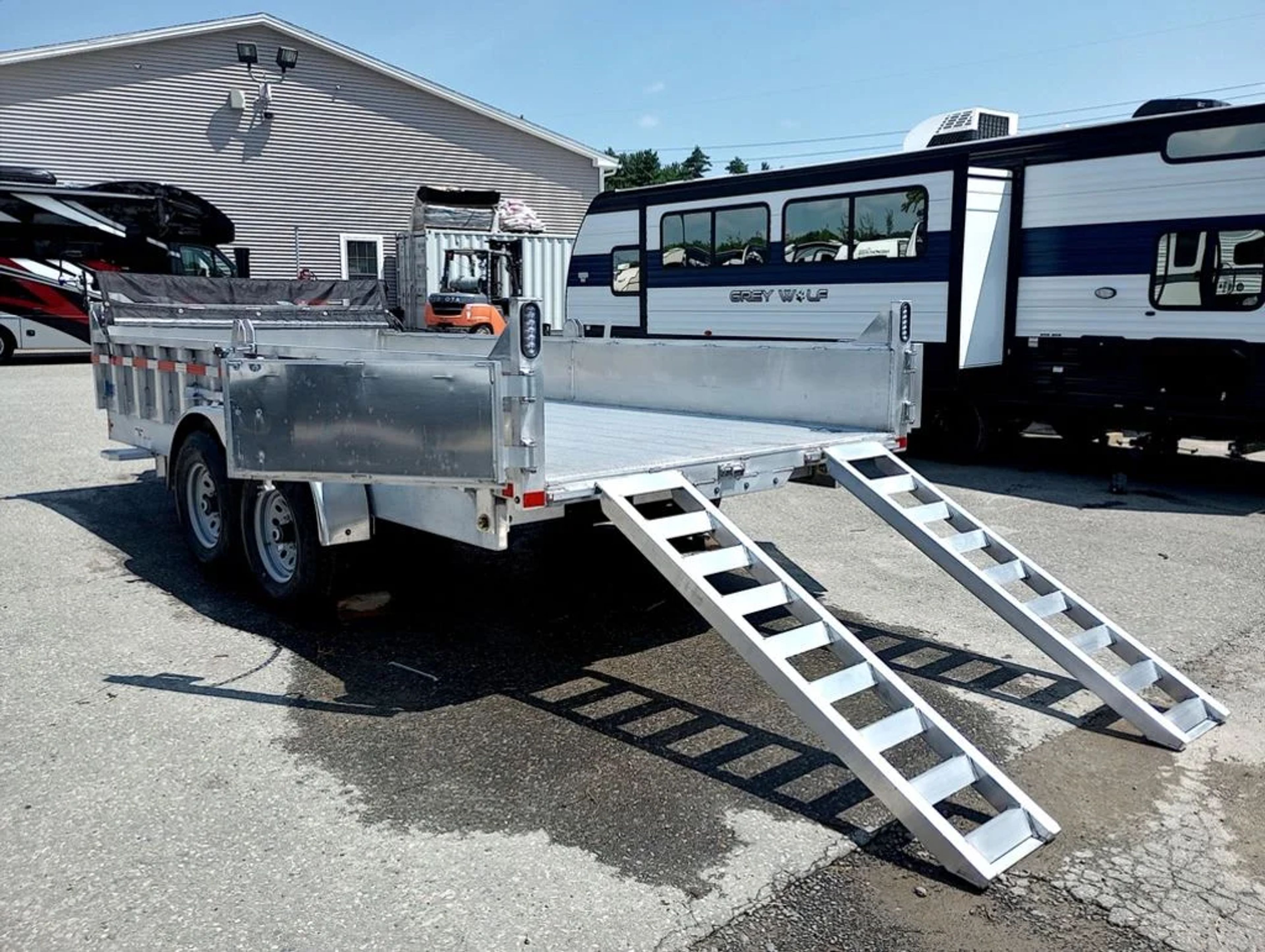 2025 Mission Trailers 7×16 14K Aluminum Hydraulic Dump w/Ramps, HD D-Rings, — view 3