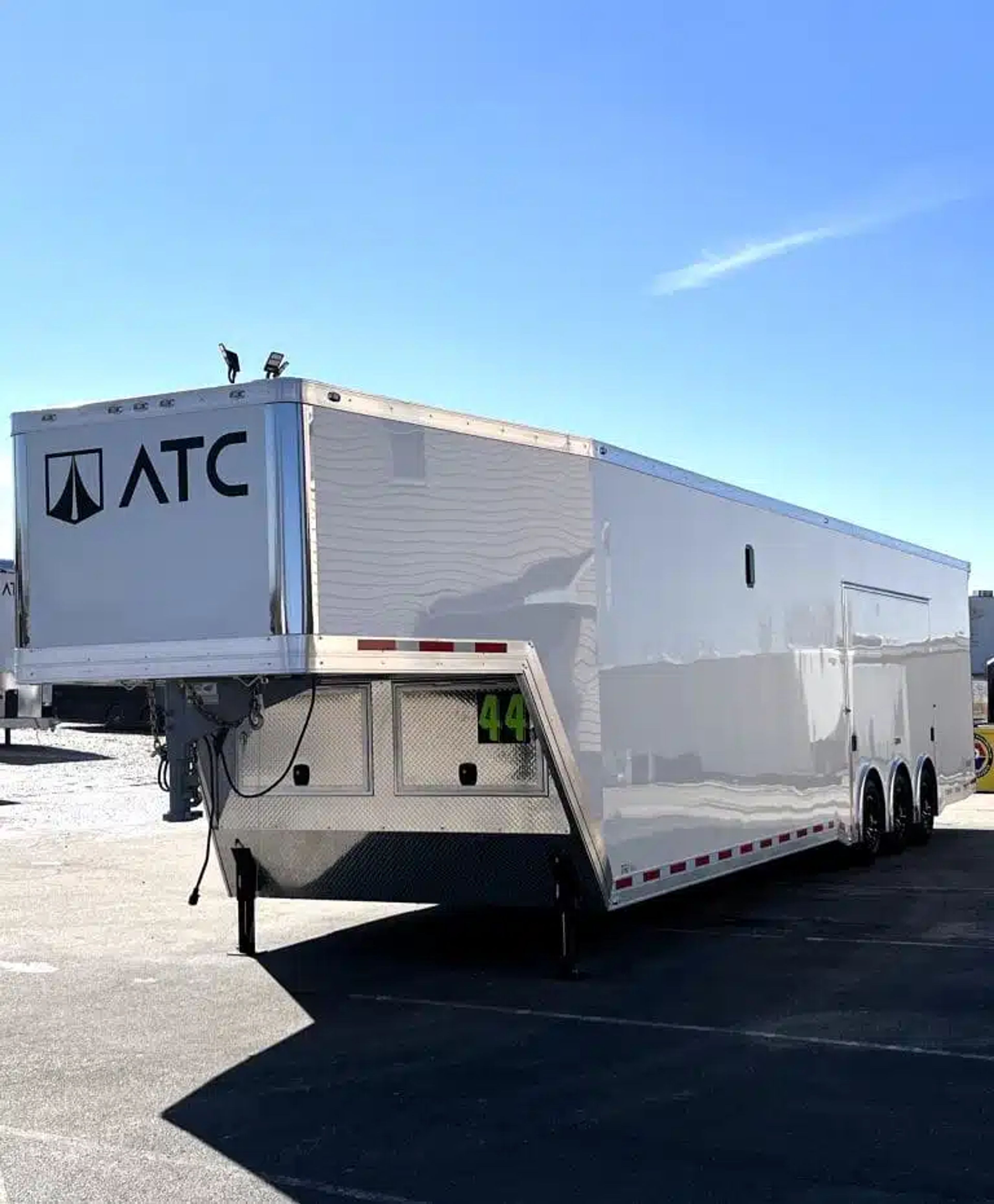 Enclosed ATC Gooseneck Car Trailer 2026 44ft. Aluminum ROM 500 w/Aluminum — view 3
