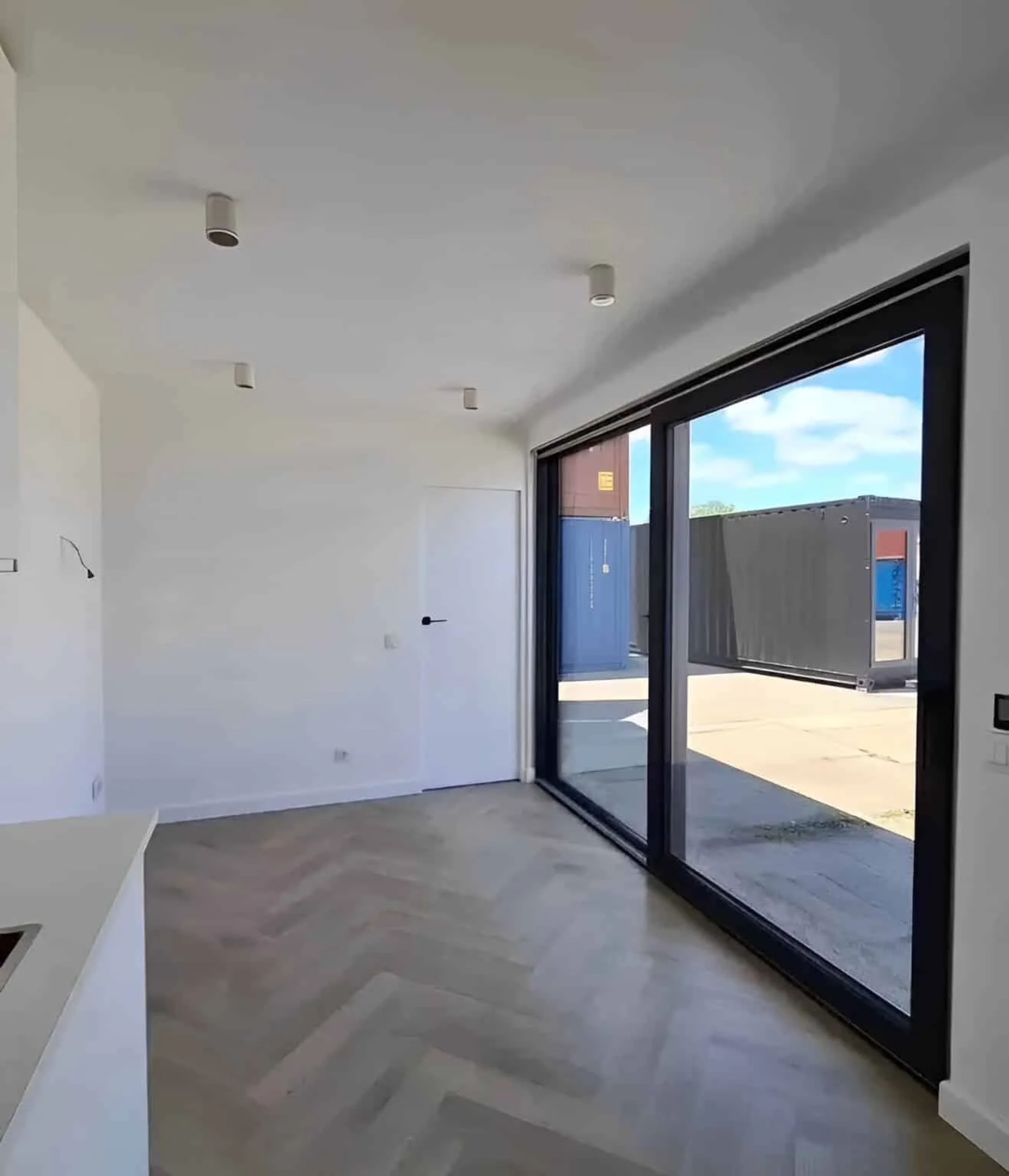 Custom 40ft Shipping Container House — view 4