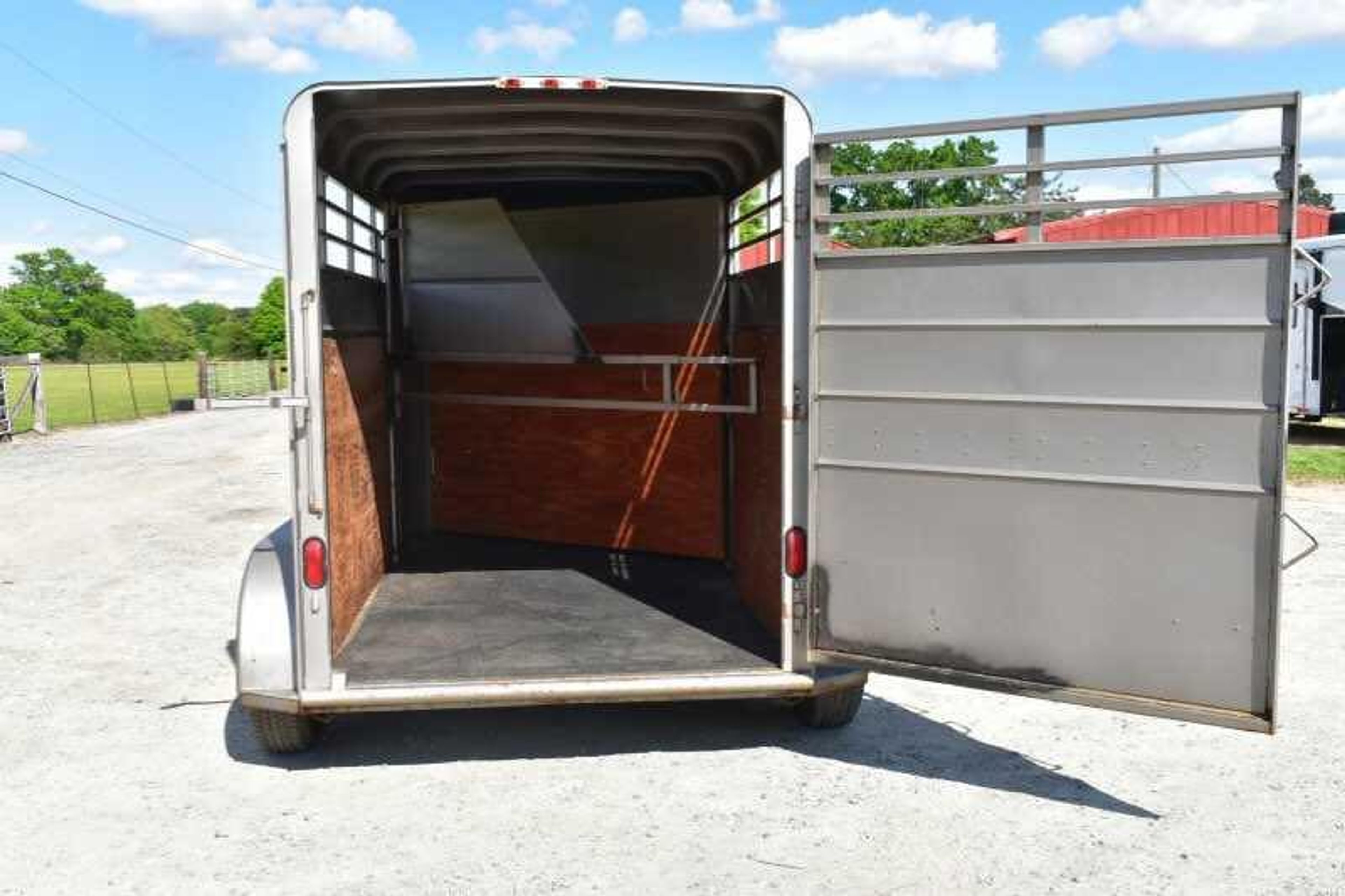 2010 Calico 2 Horse Trailer — view 4
