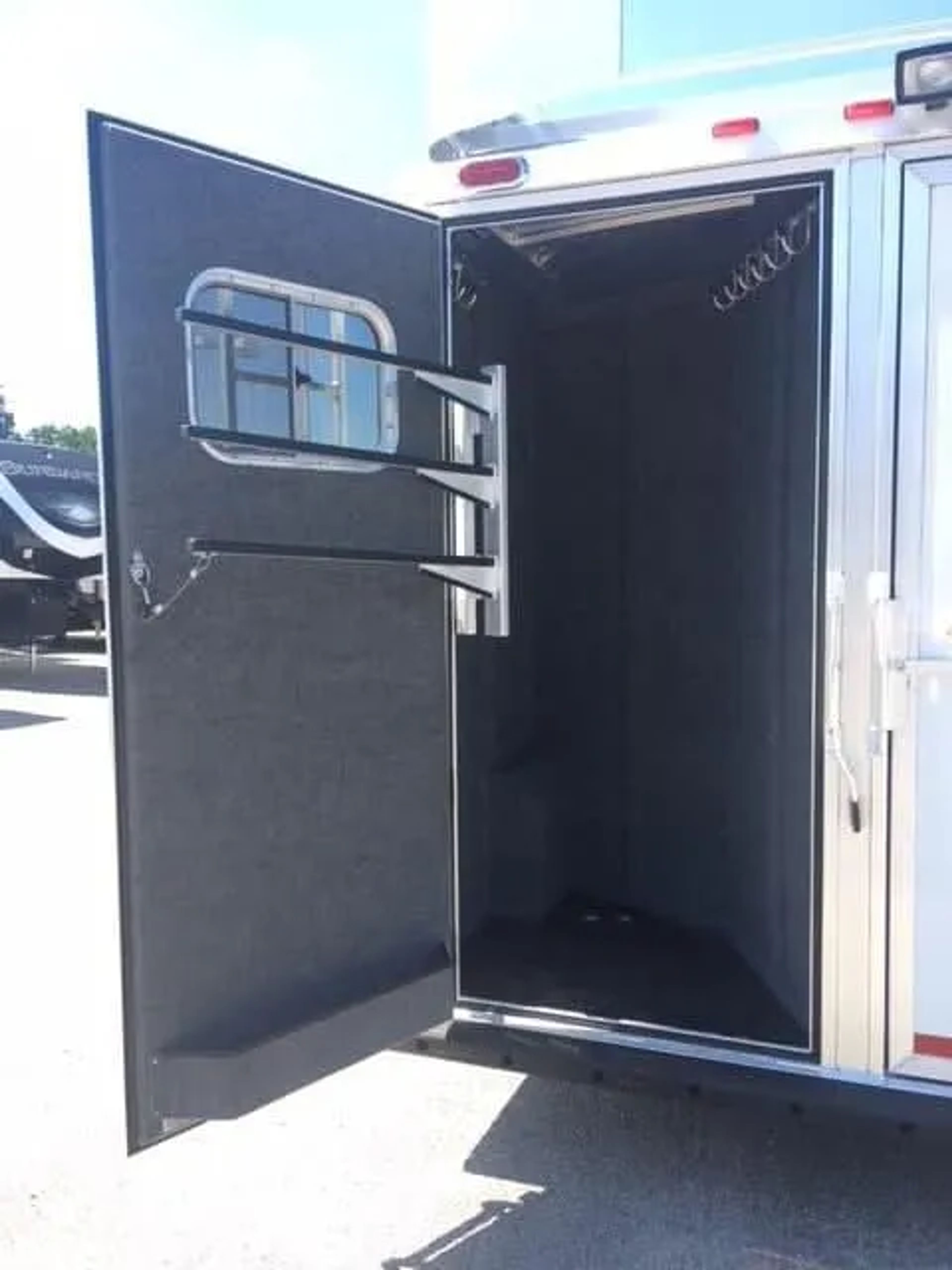 2018 Platinum Coach 3 Horse Bumper Pull — view 21