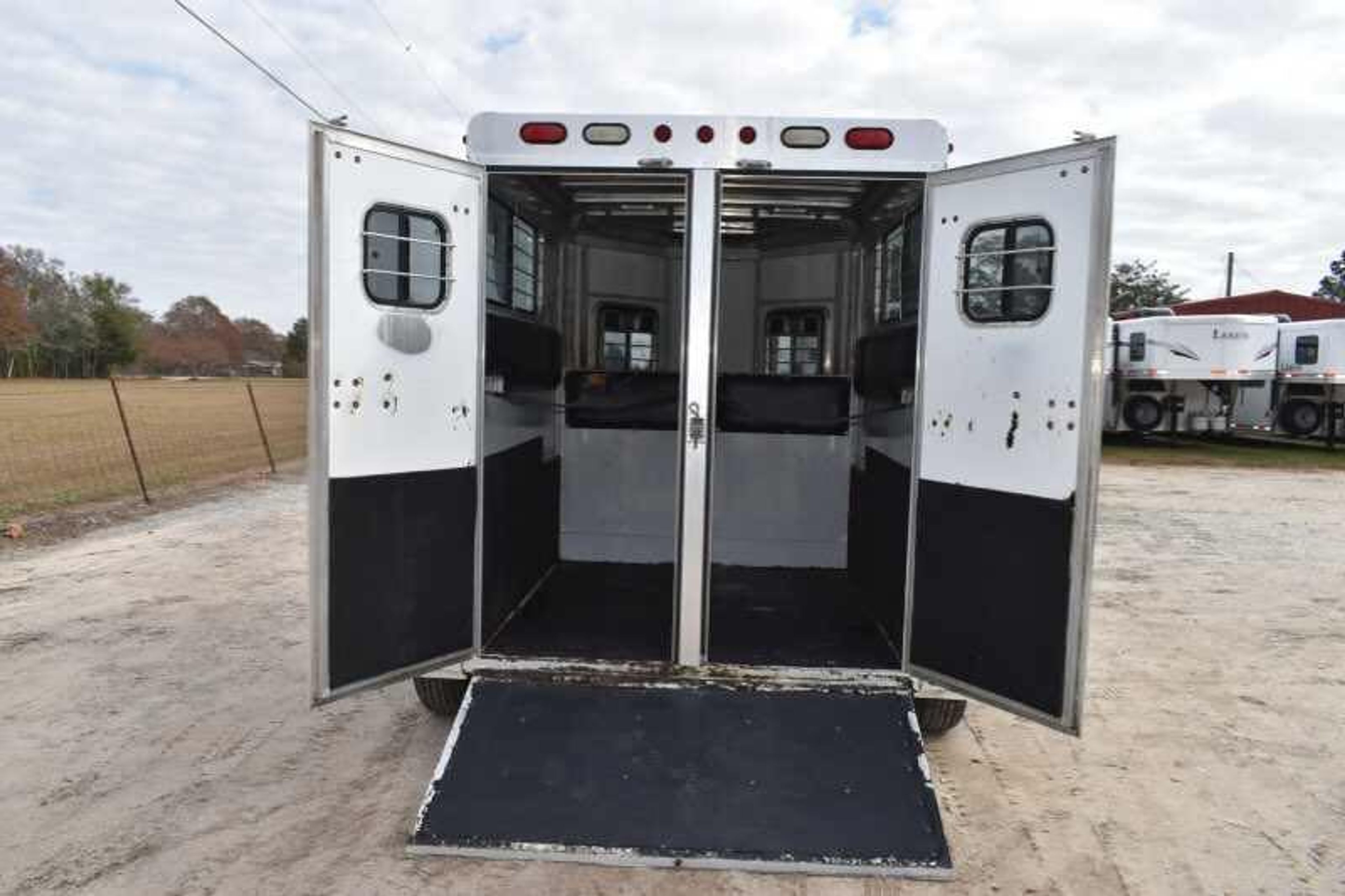 2001 CM Odyssey 2 Horse Trailer — view 14