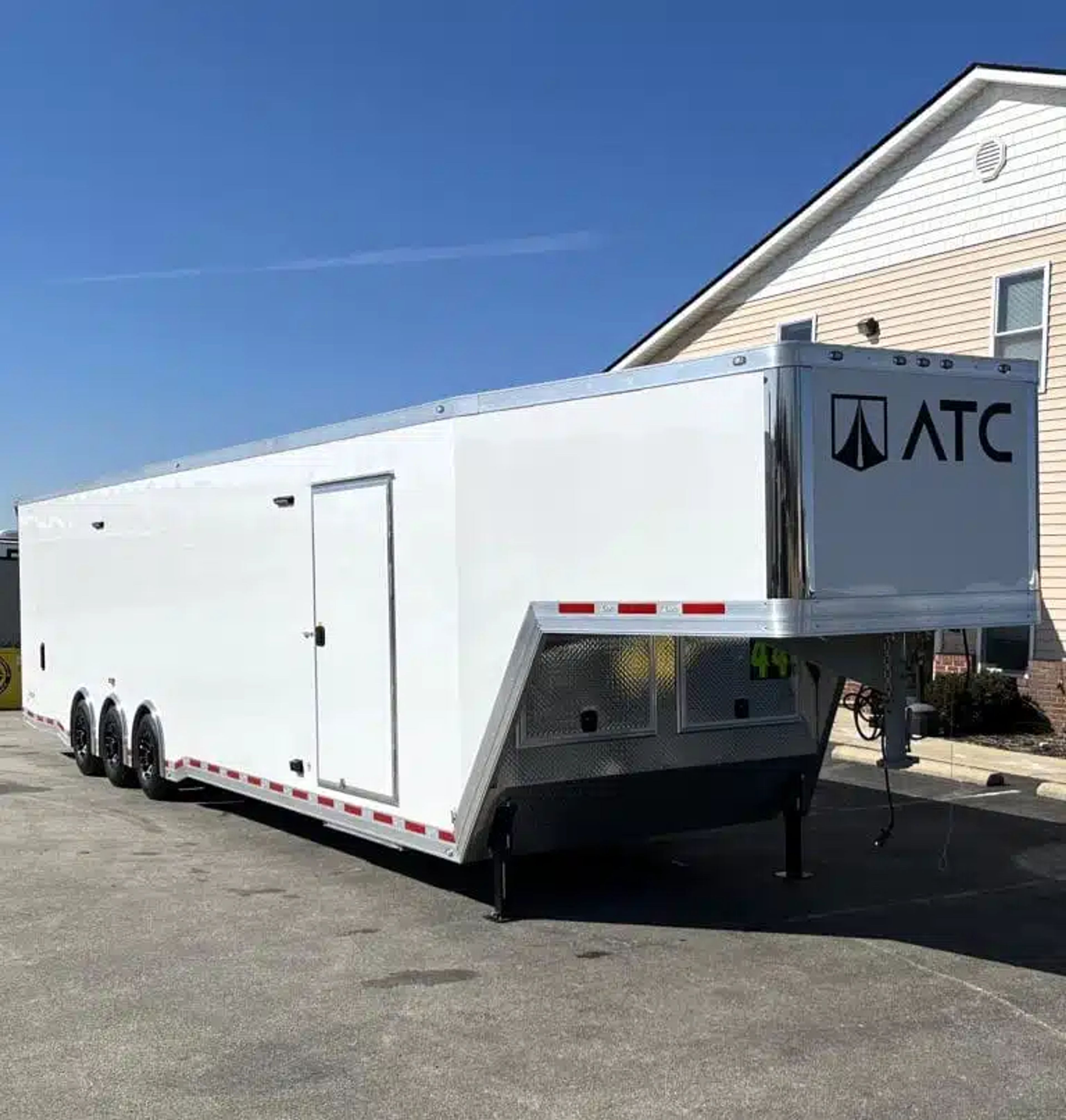 Enclosed ATC Gooseneck Car Trailer 2026 44ft. Aluminum ROM 500 w/Aluminum — view 2