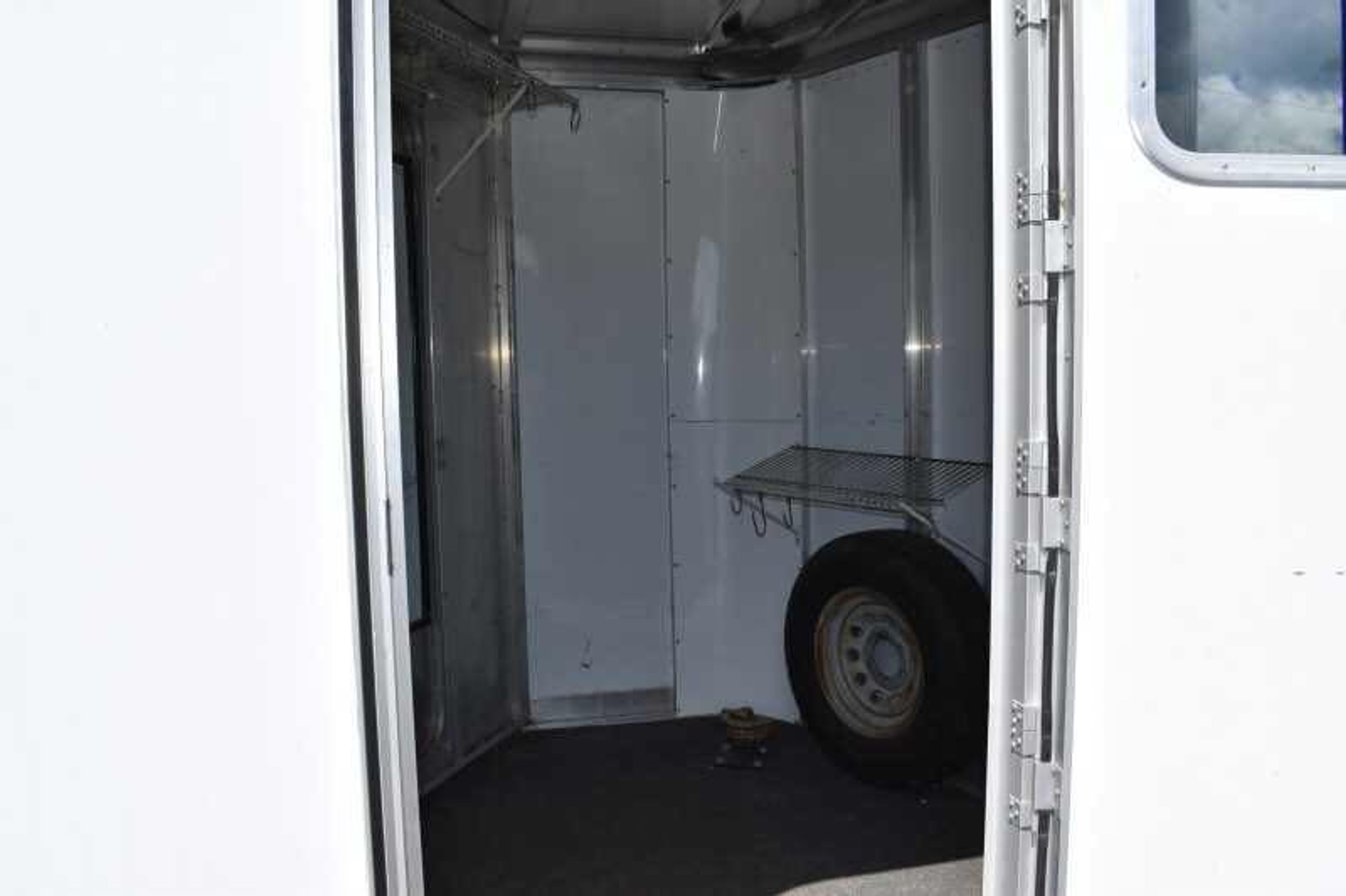 2002 Exiss SS20 2 Horse Trailer — view 8