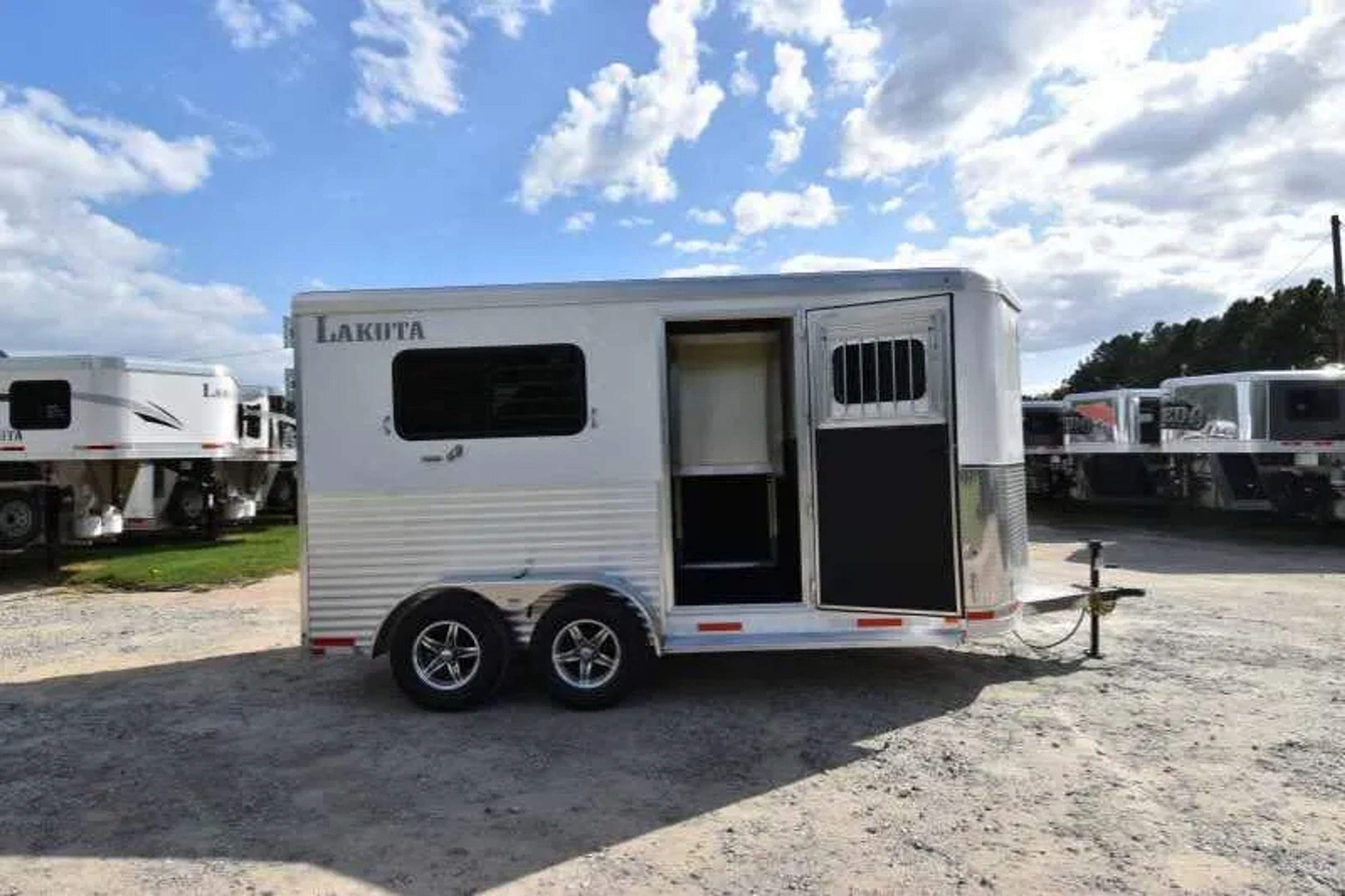 2018 Lakota 2HBPST 2 Horse Trailer — view 13