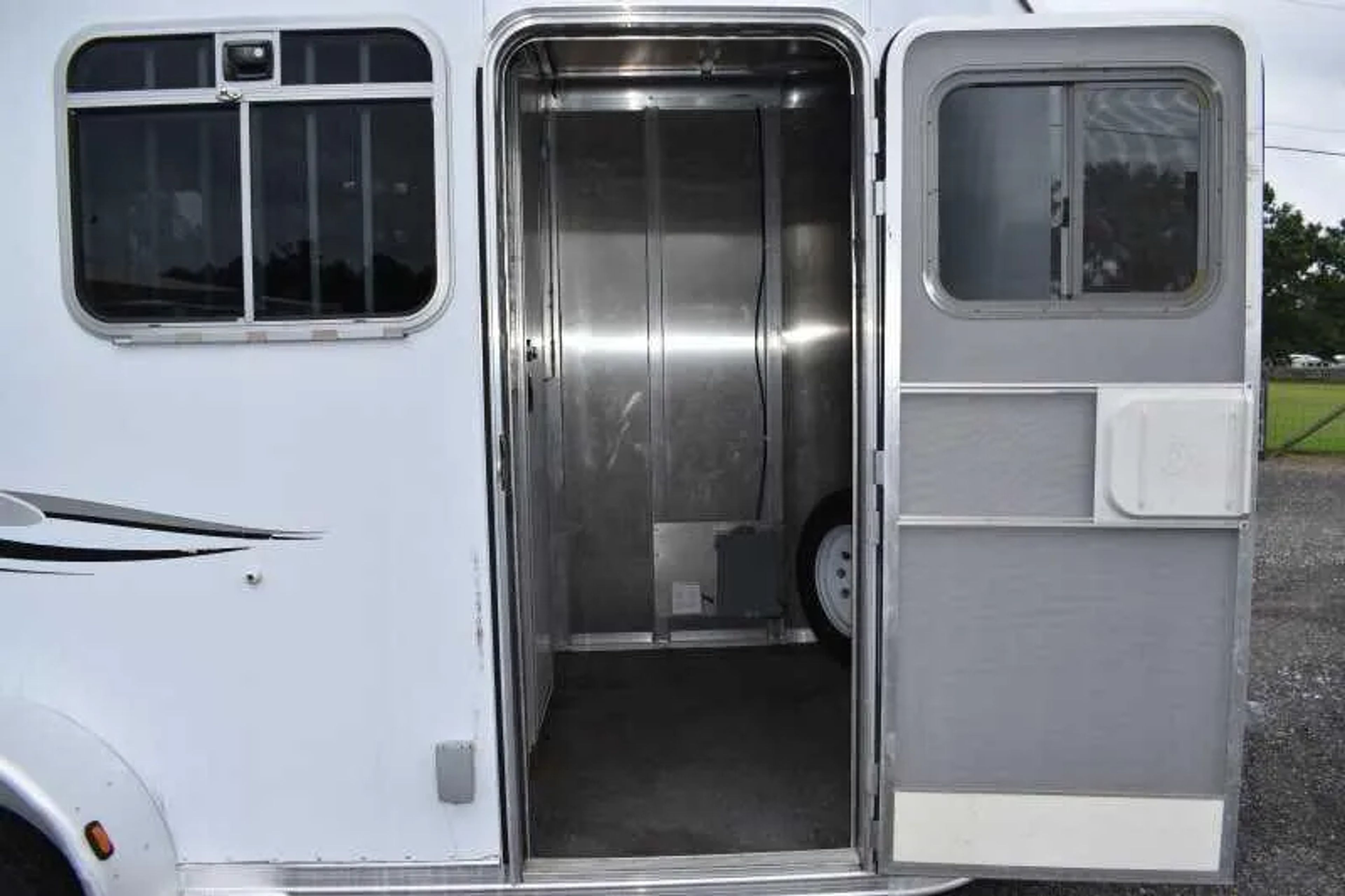 2003 Featherlite 2HST 2 Horse Trailer — view 9