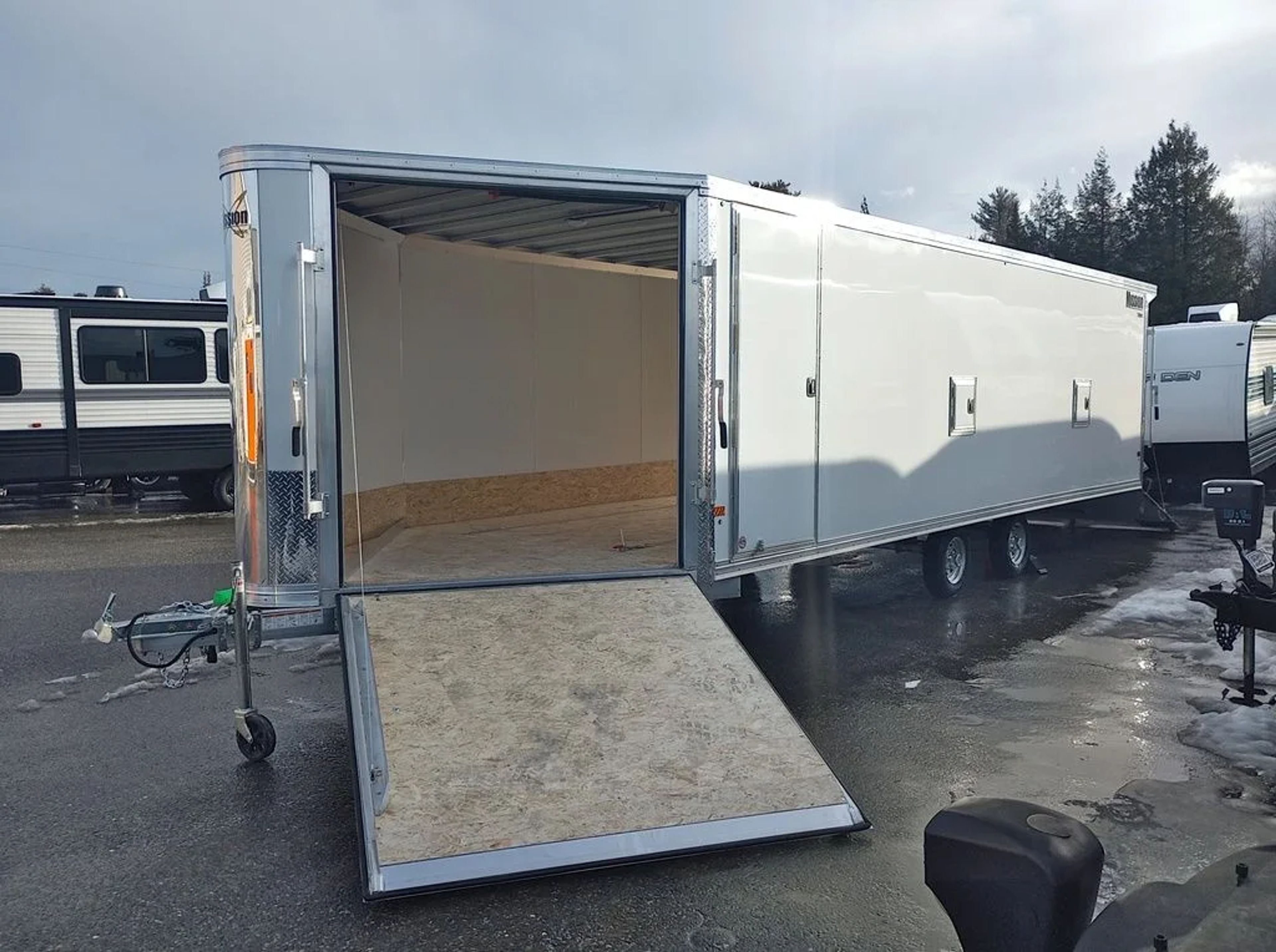 2024 Mission Trailers 101×24 Aluminum 4/5-Place Drive In/Out Deckover — view 3
