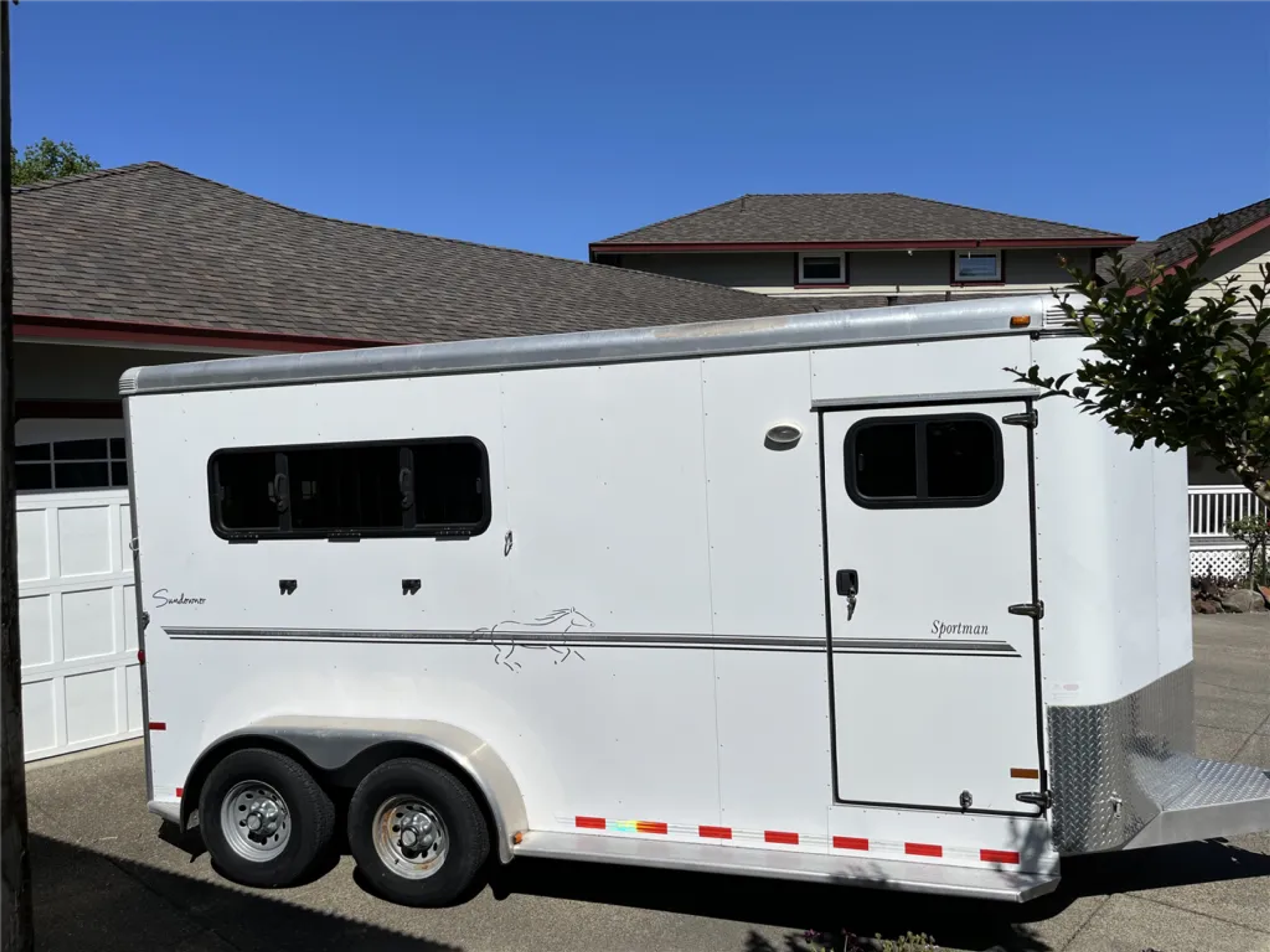 2013 Sundowner Trailers Sportsman 3 Horse Trailer — view 11