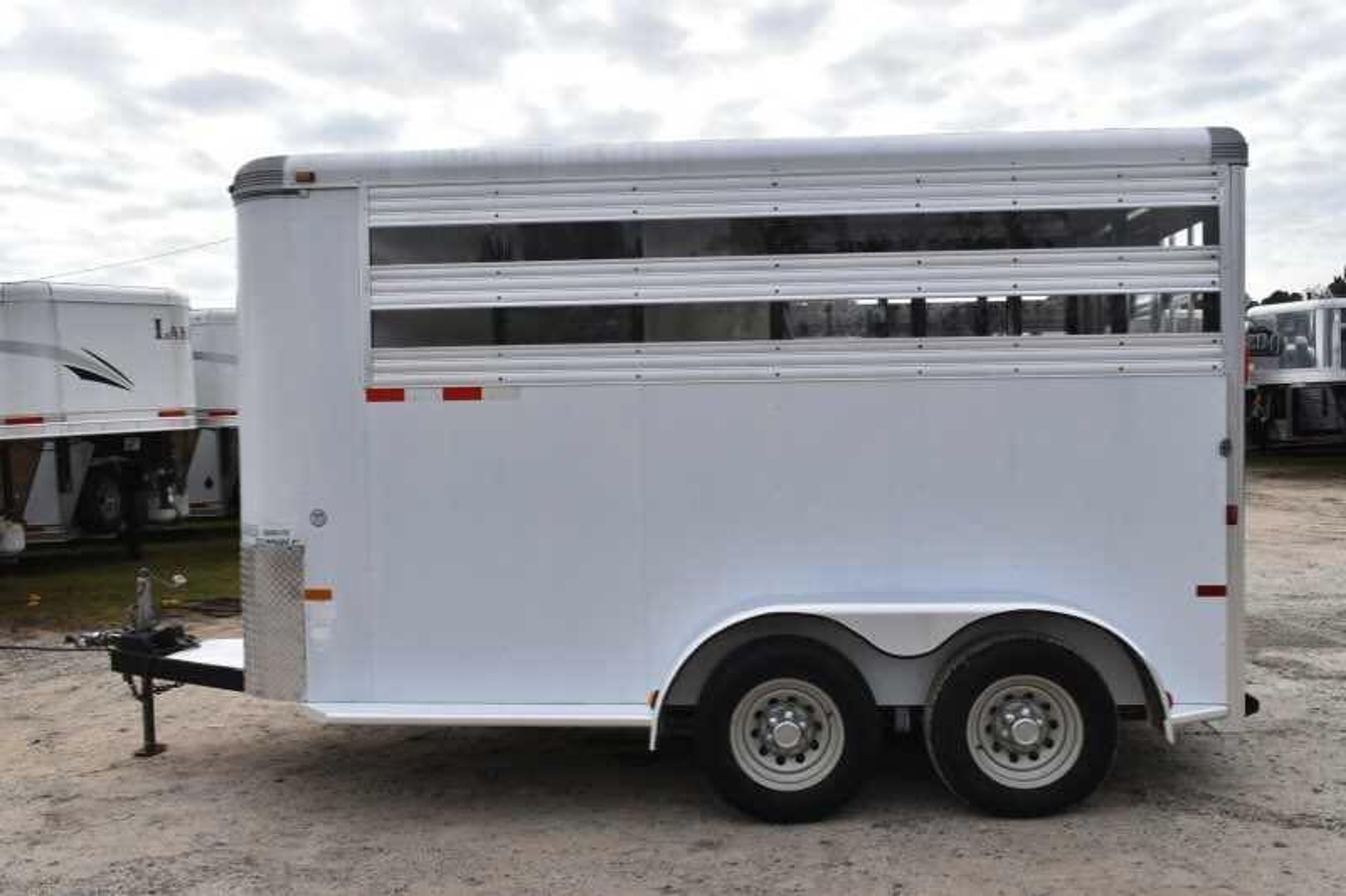 2005 Sundowner Sunlite 2 Horse Trailer — view 9