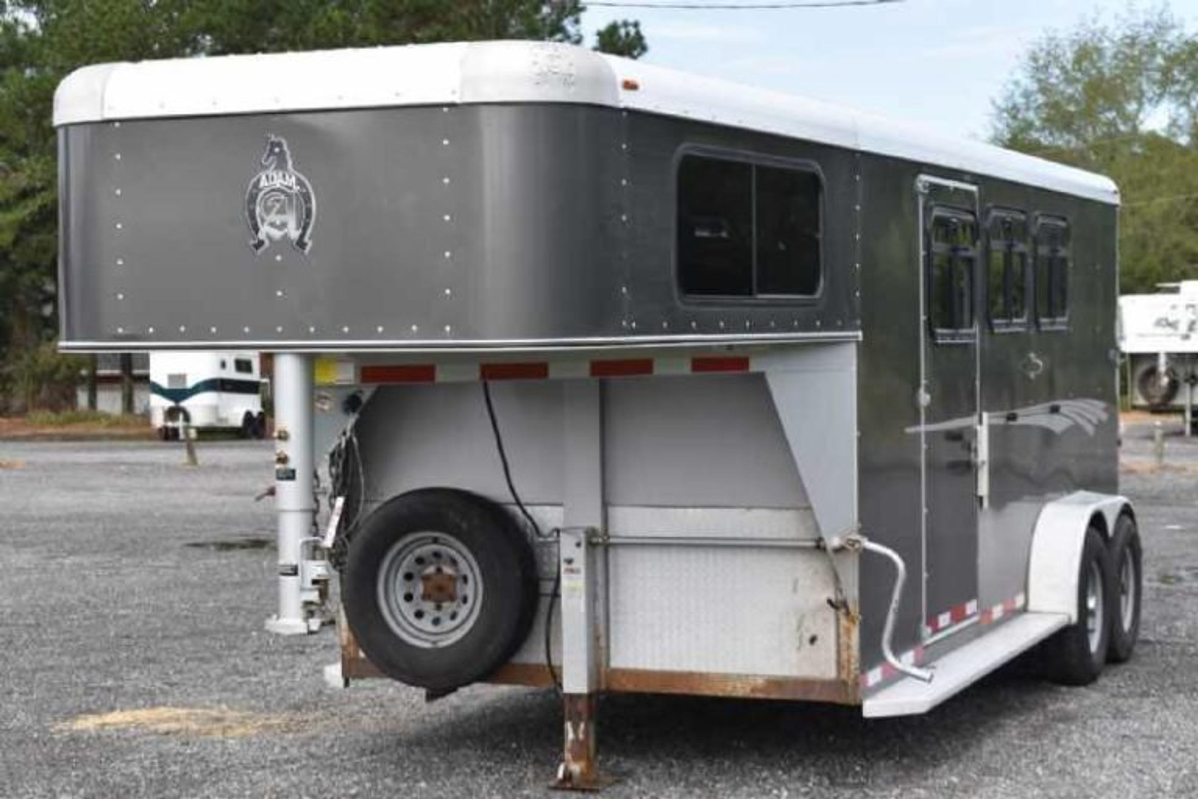 2018 Adam 7304GN 3 Horse Trailer — view 9