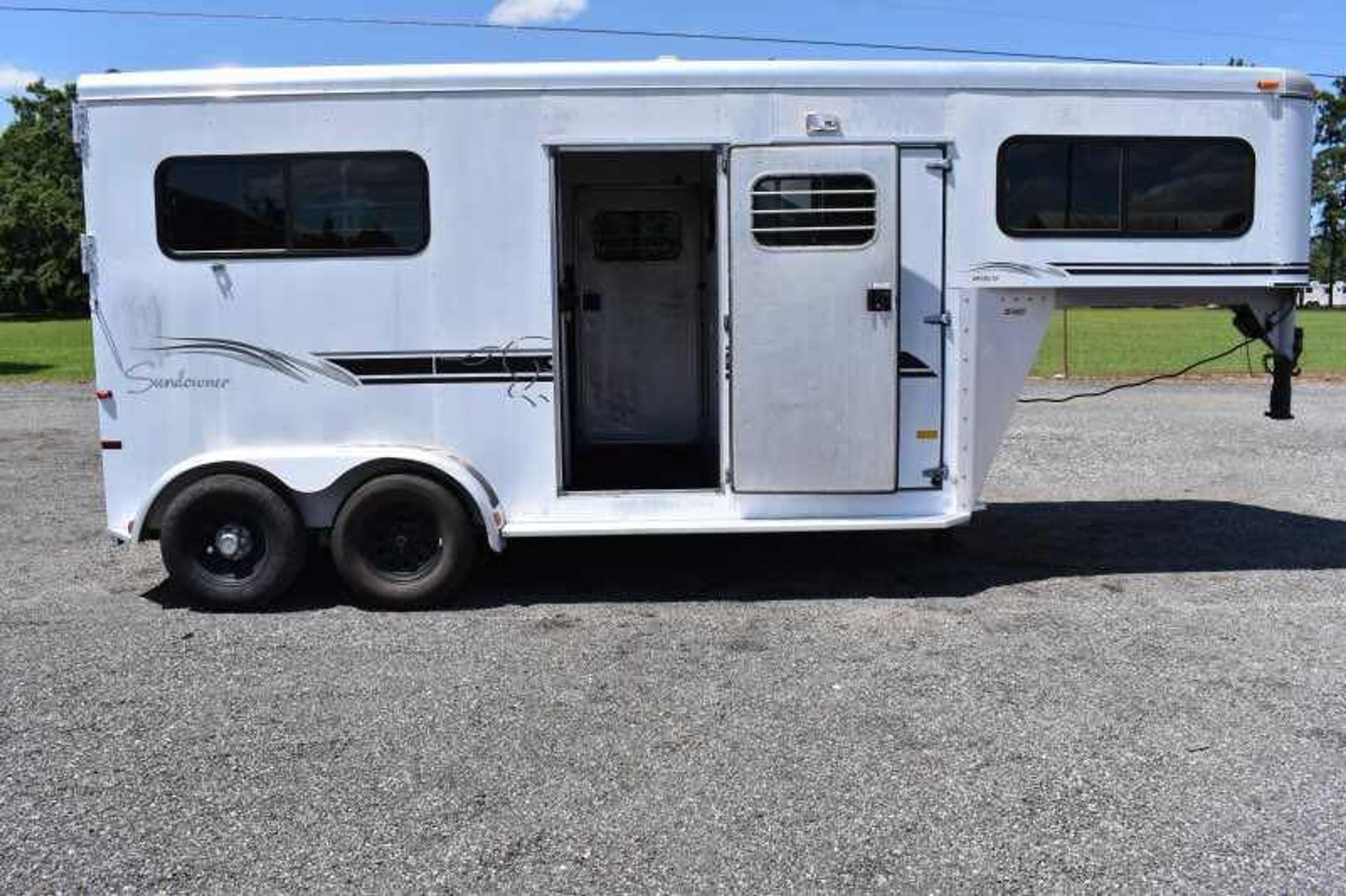 2000 Sundowner 7204GNST 2 Horse Trailer — view 7