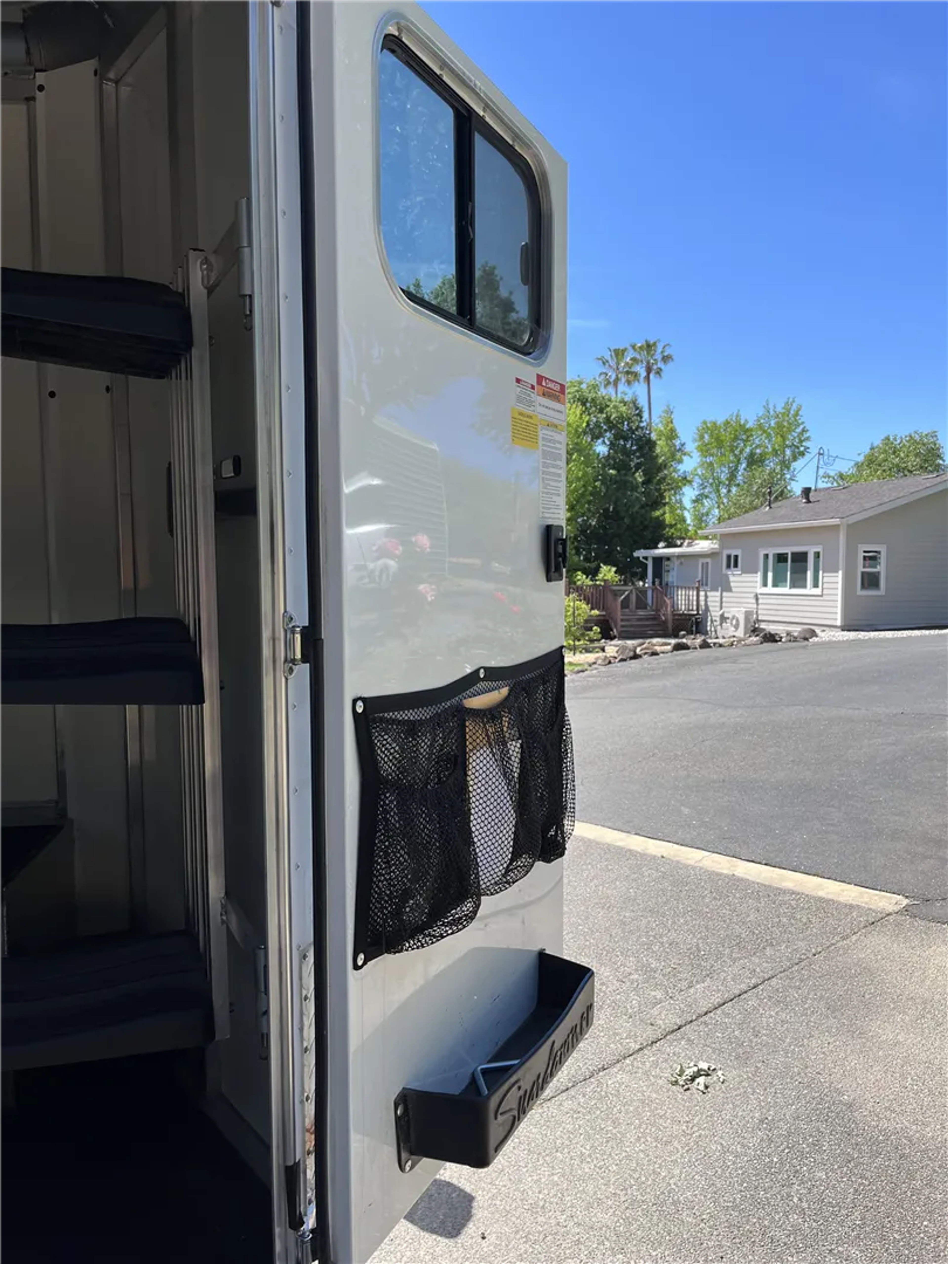 2013 Sundowner Trailers Sportsman 3 Horse Trailer — view 9