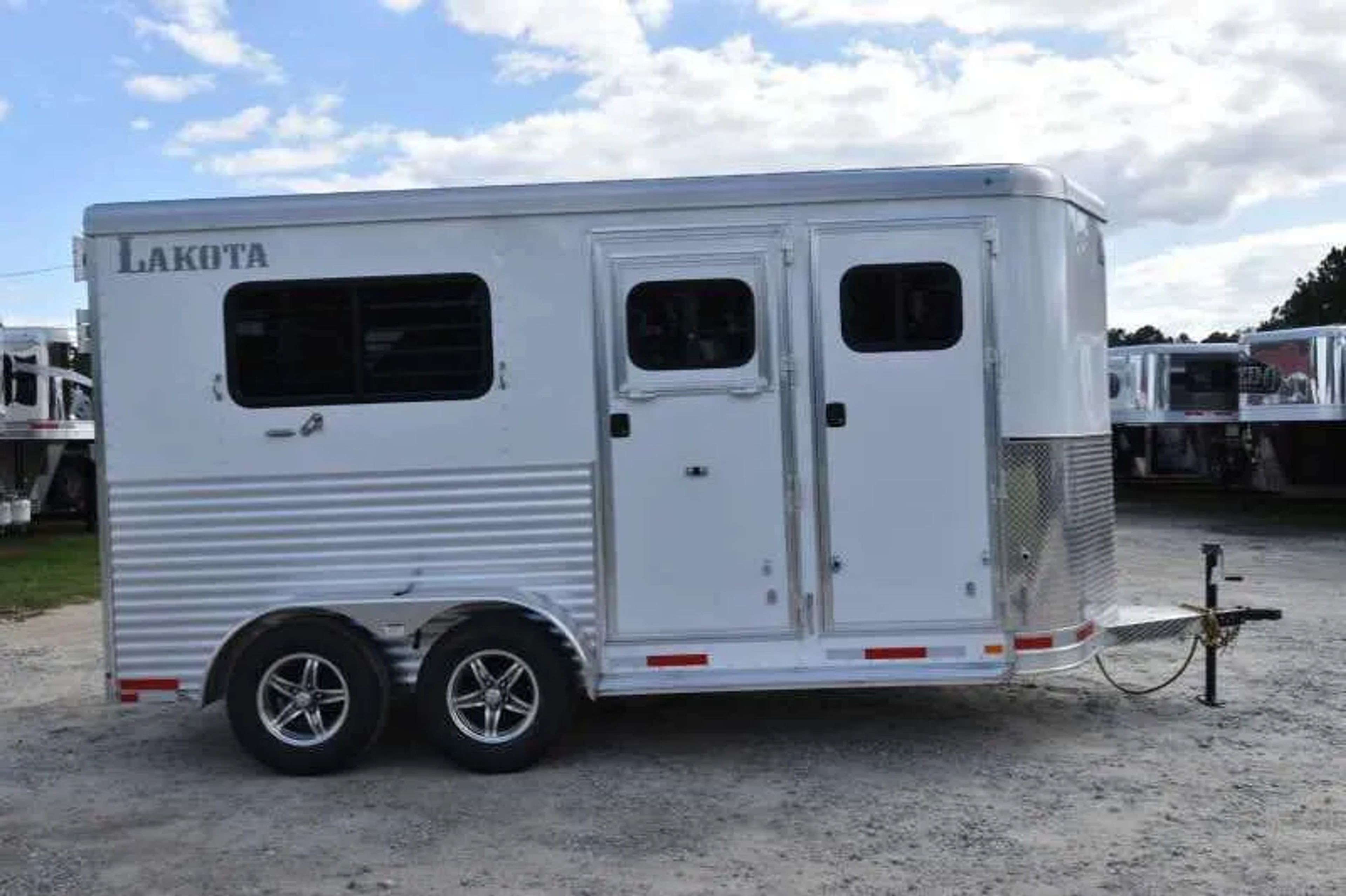 2018 Lakota 2HBPST 2 Horse Trailer — view 18
