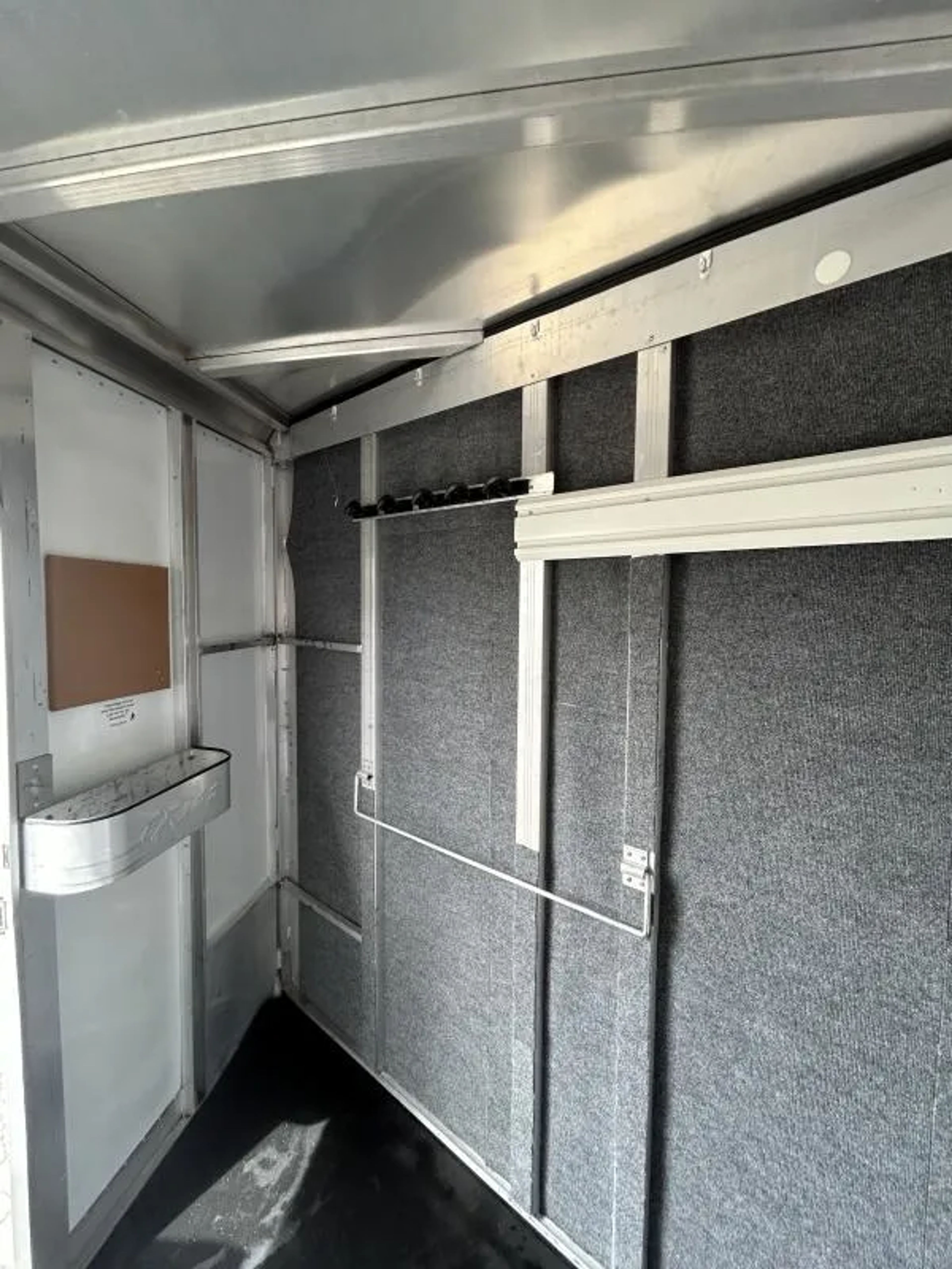 2007 Exiss 2 Horse Trailer — view 8