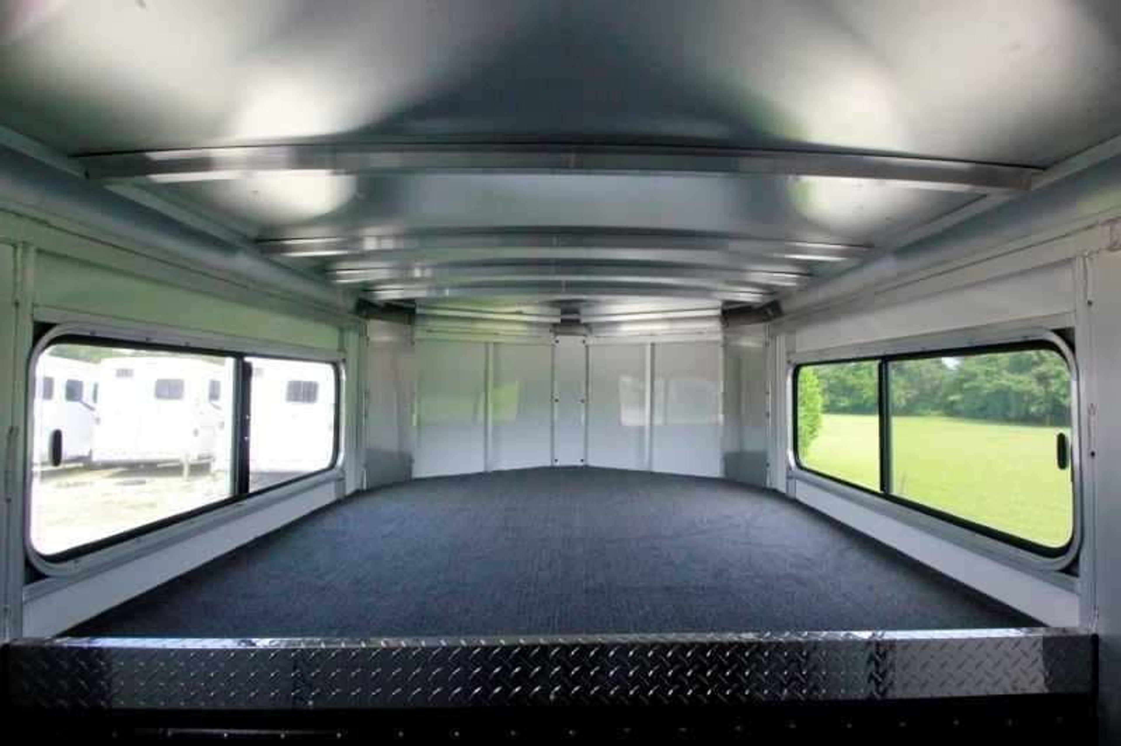 2016 Sundowner 3 Horse Gooseneck — view 2