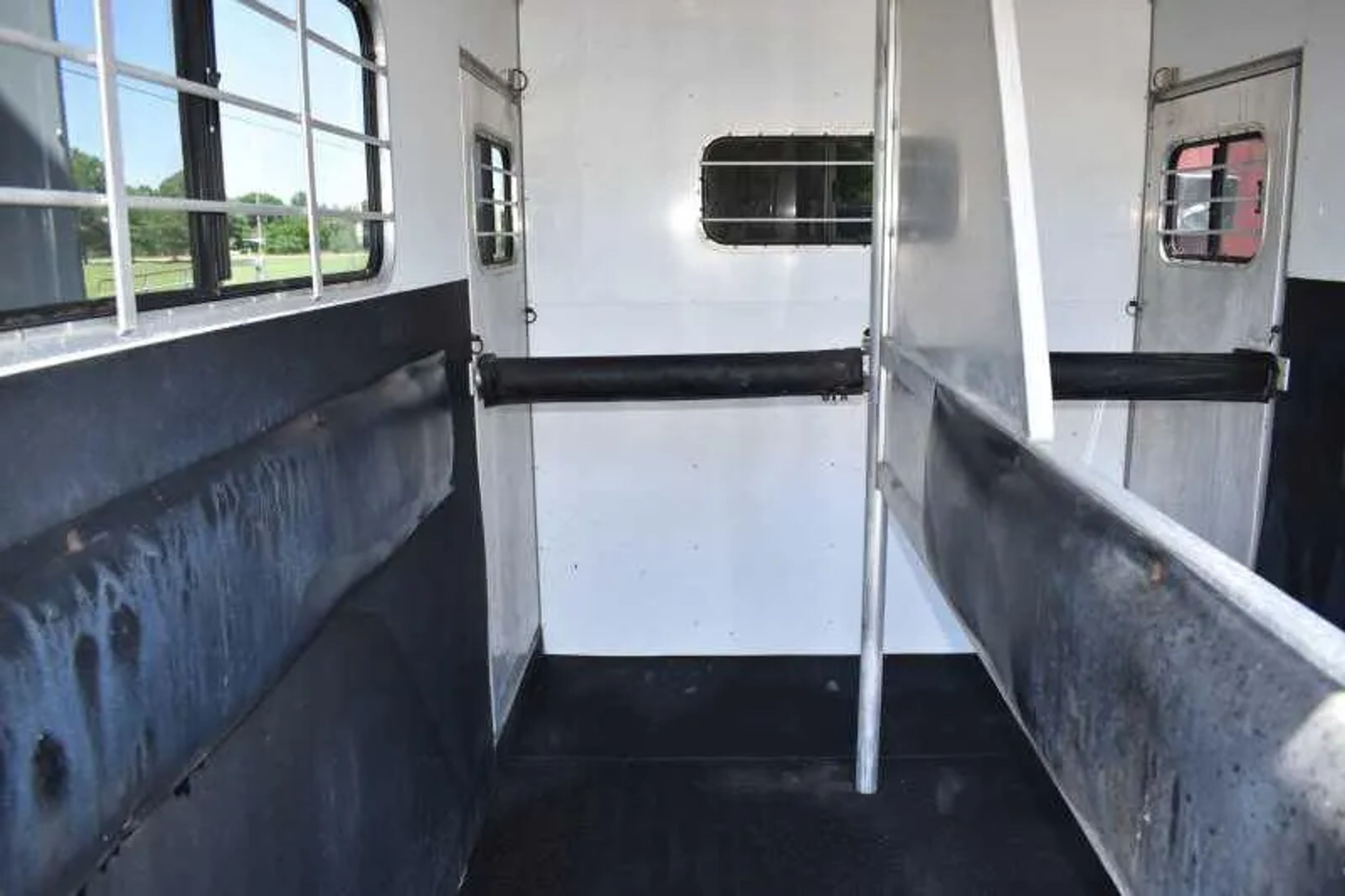2000 Sundowner 7204GNST 2 Horse Trailer — view 8