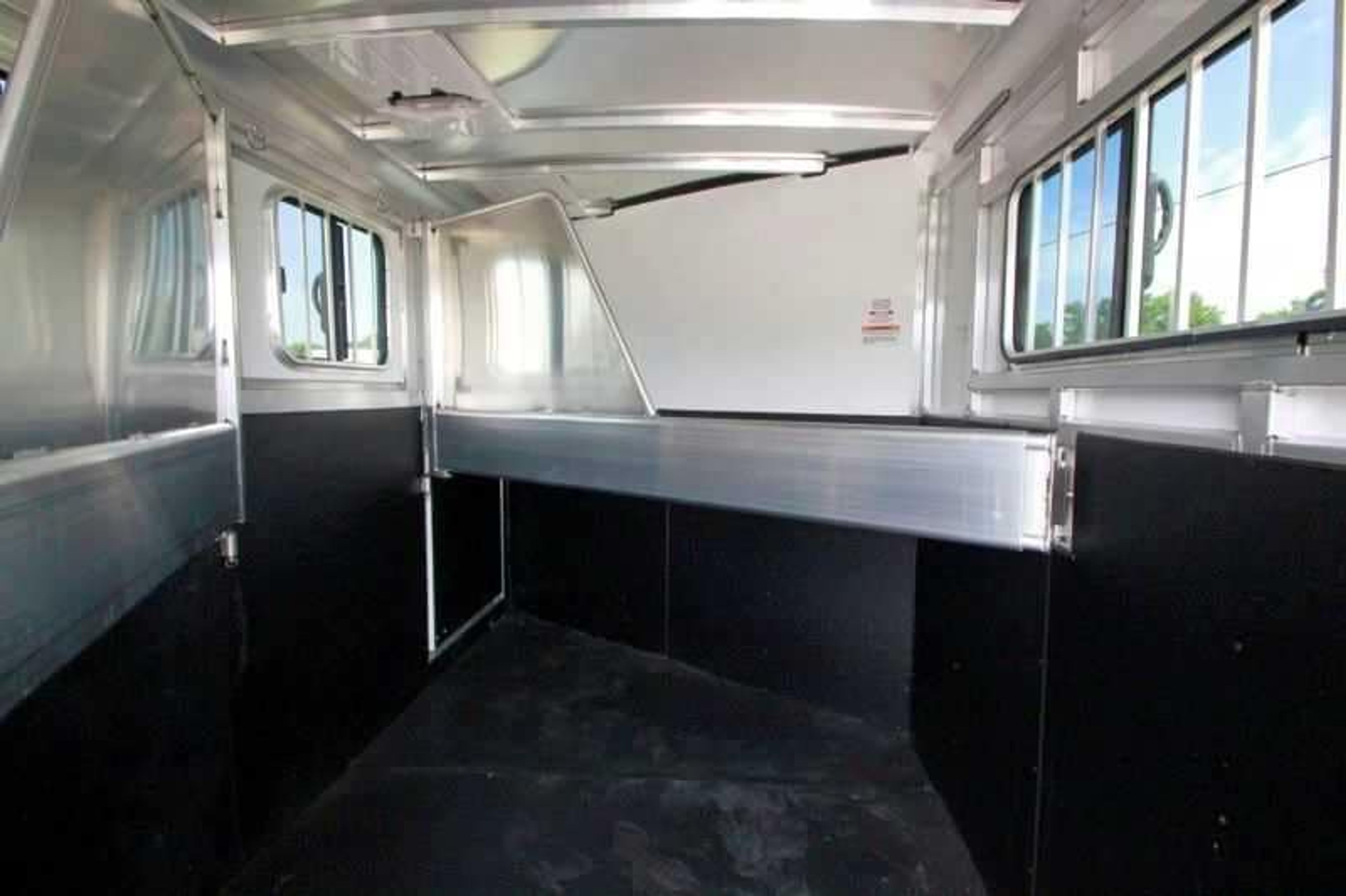 2016 Sundowner 3 Horse Gooseneck — view 11