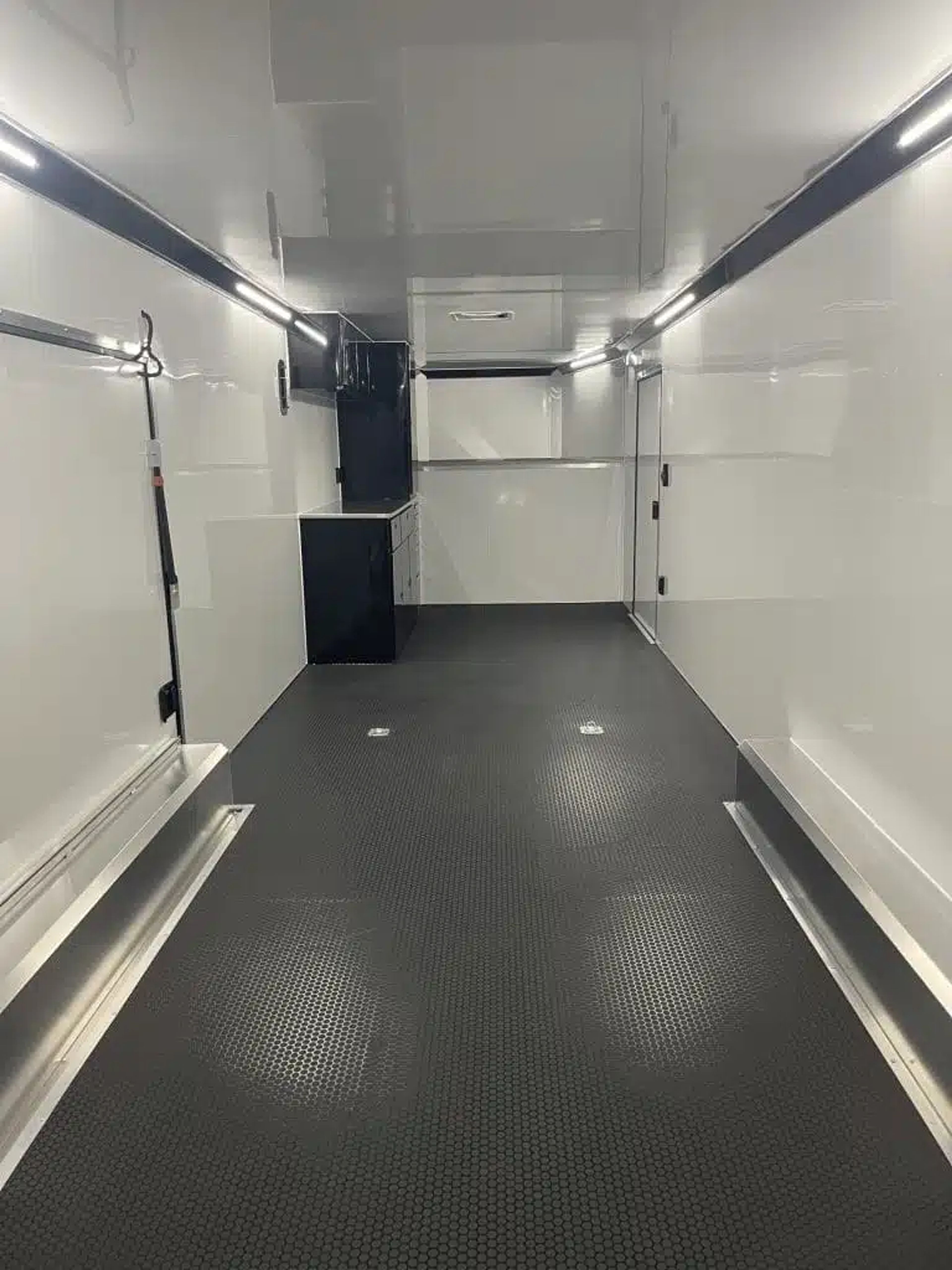 Enclosed ATC Gooseneck Car Trailer 2026 44ft. Aluminum ROM 500 w/Aluminum — view 5