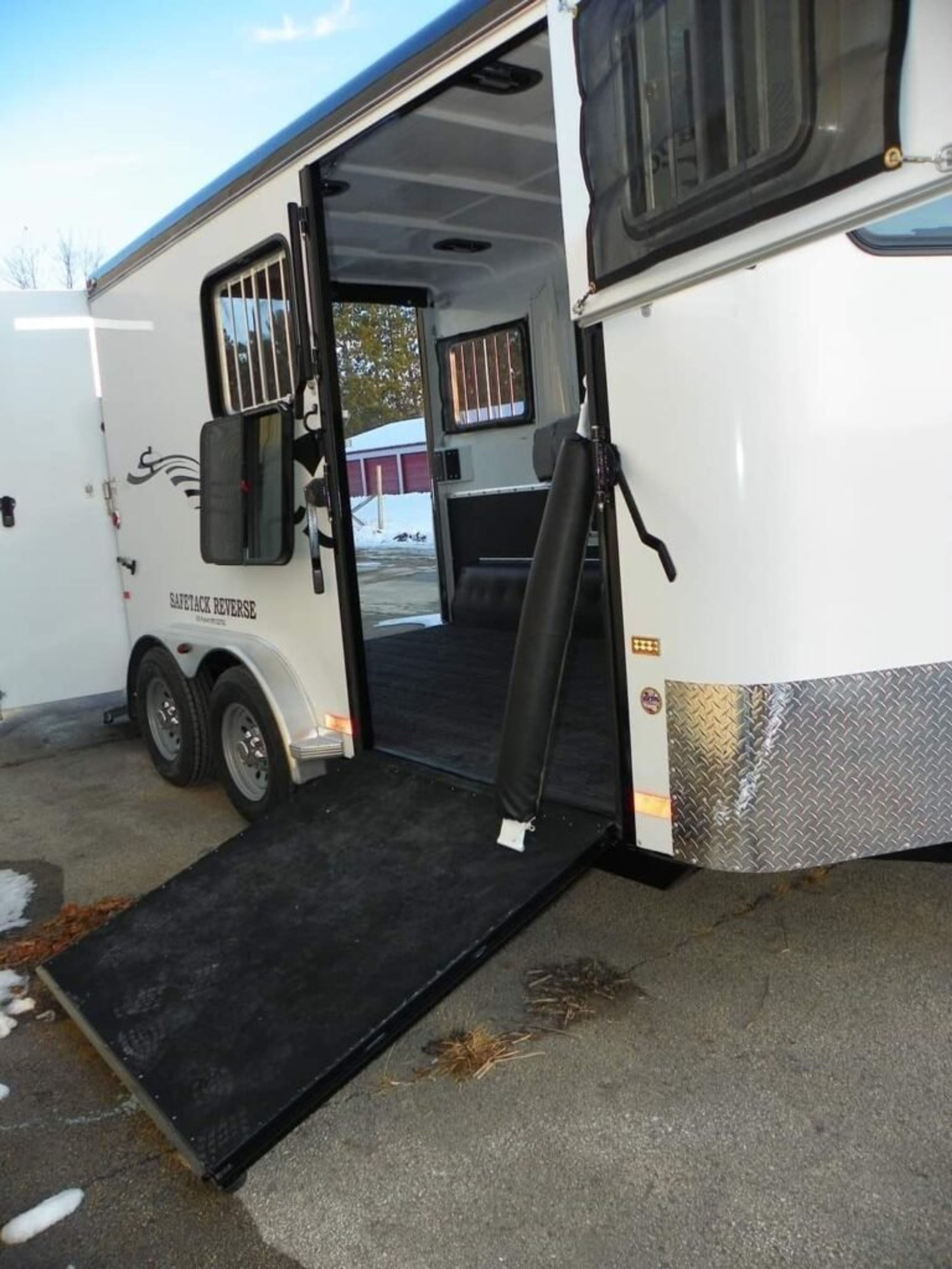 2022 Double D Reverse Slant 2 Horse Bumper Pull — view 22