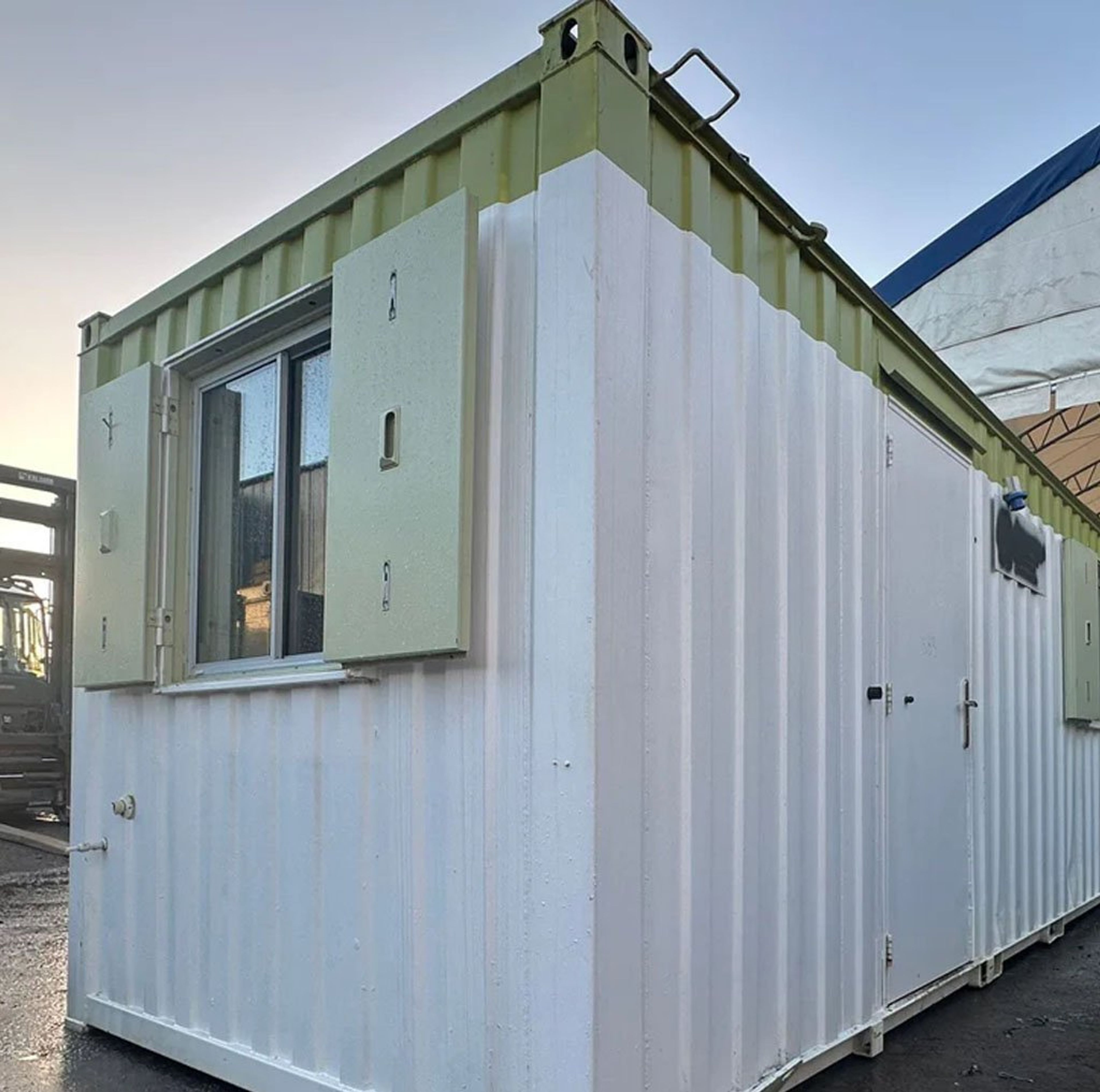 21x8ft Customized Containers — view 2
