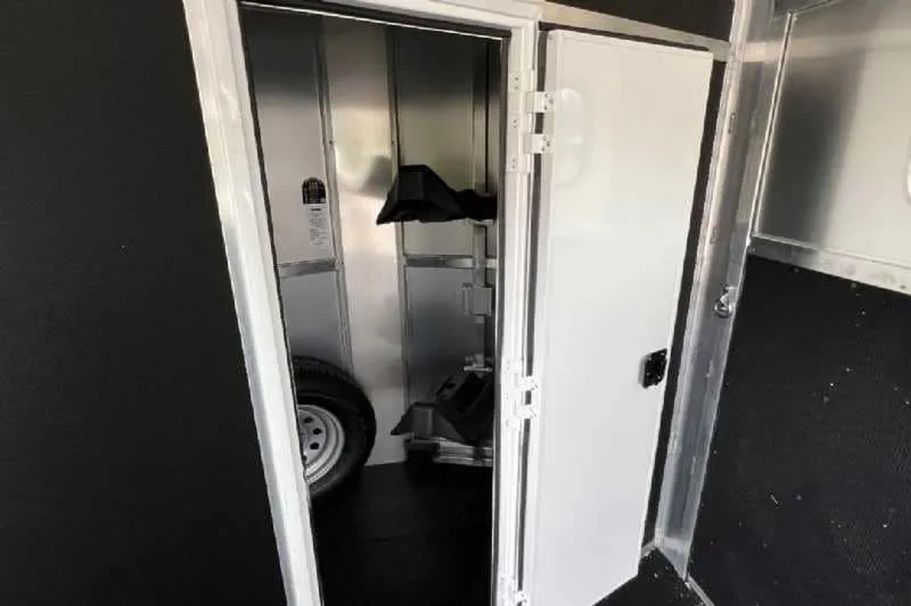 2023 Shadow 2HSSR 2 Horse Trailer — view 11