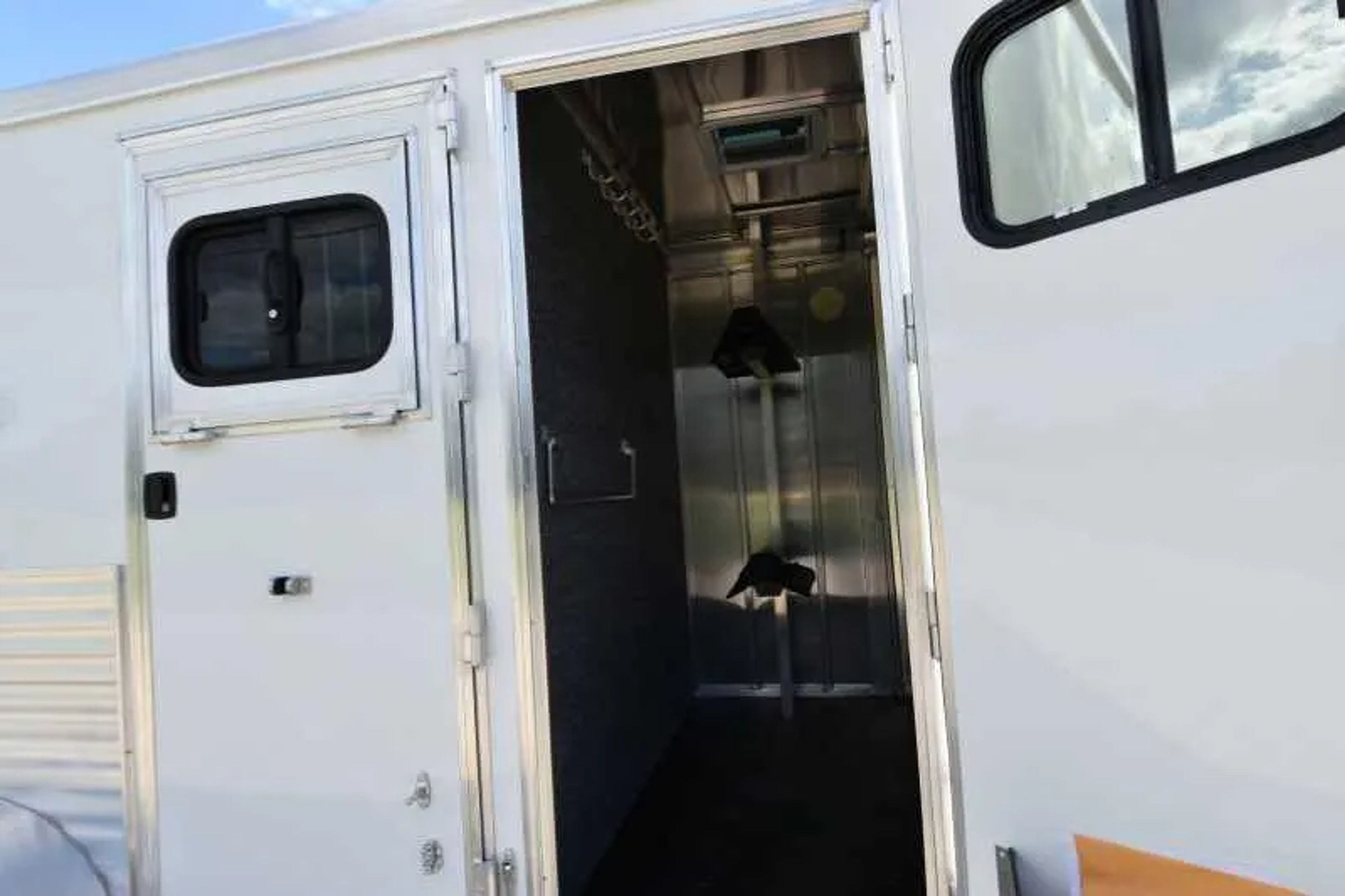2018 Lakota 2HBPST 2 Horse Trailer — view 21