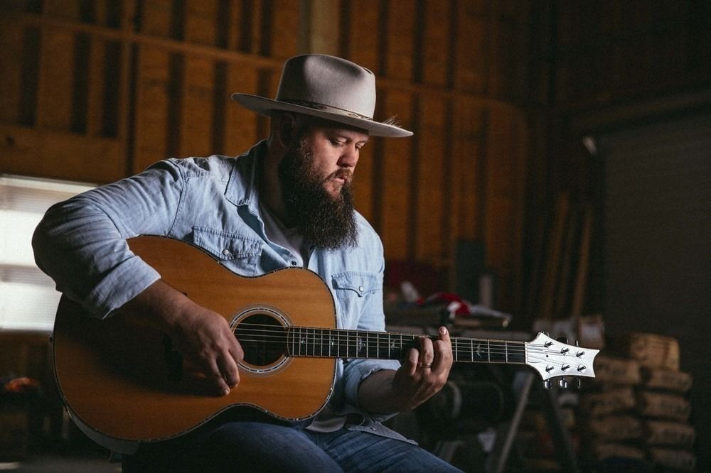 Larry Fleet – Where I Find God (Official Video)