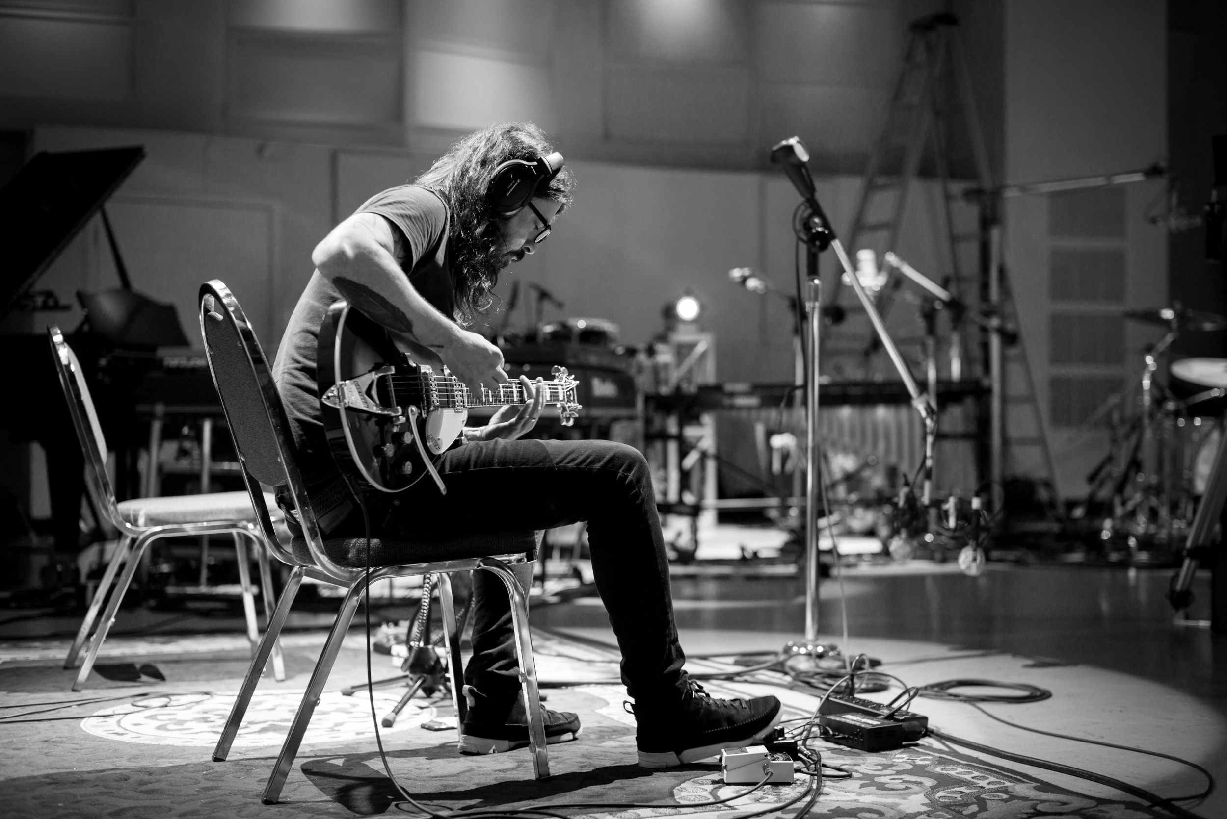 DAVE GROHL TO PUBLISH NEW BOOK WITH DEY STREET BOOKS