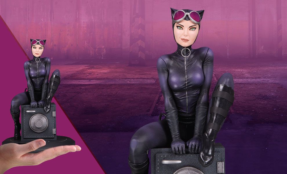 Joëlle Jones Catwoman Cover Girls Statue