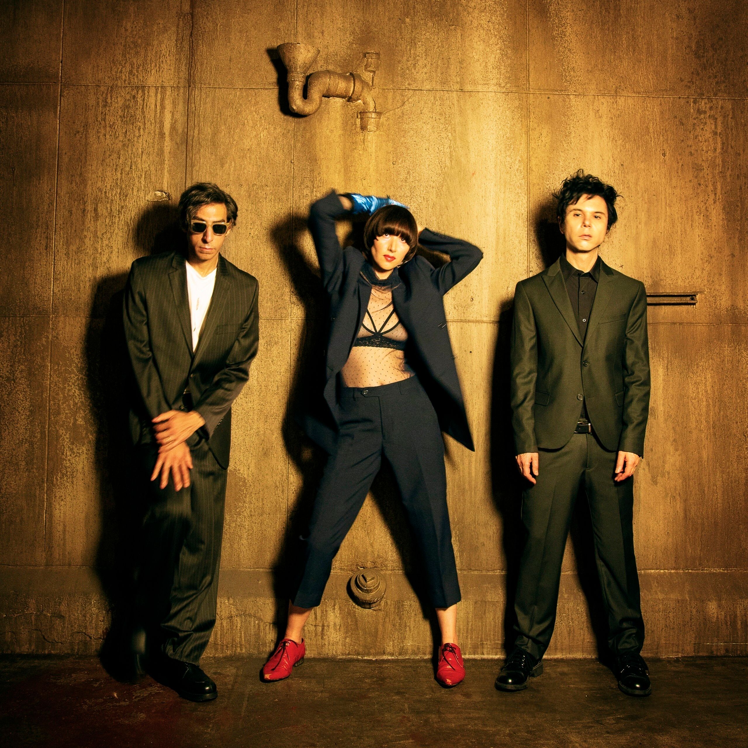 YEAH YEAH YEAHS SHARE NEW SINGLE “BURNING”