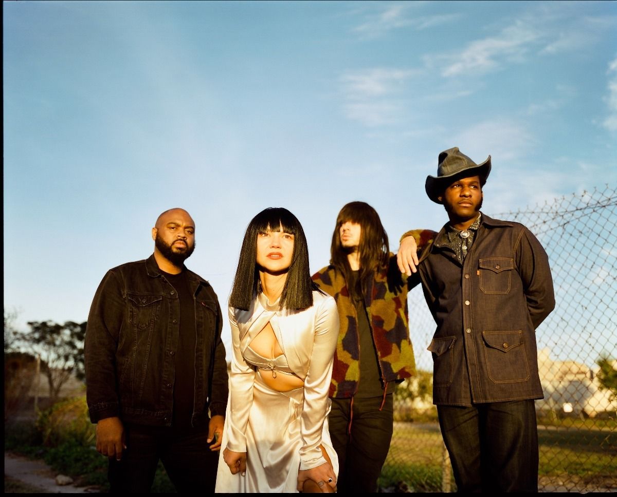 Khruangbin & Leon Bridges – Texas Sun (Official Audio)