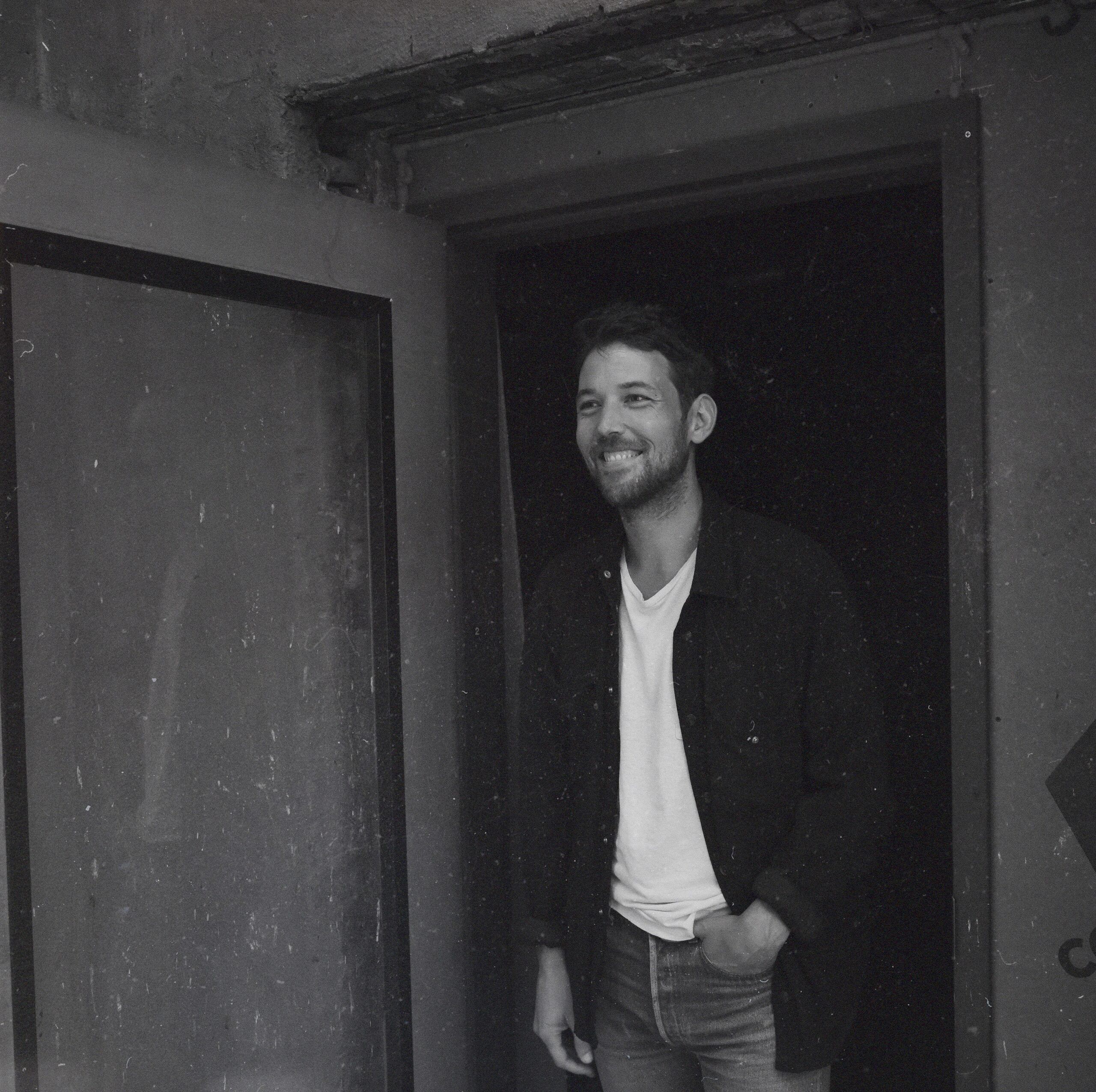 ROBIN PECKNOLD OF FLEET FOXES ANNOUNCES FIRST SOLO ACOUSTIC FALL 2024 NORTH AMERICAN TOUR