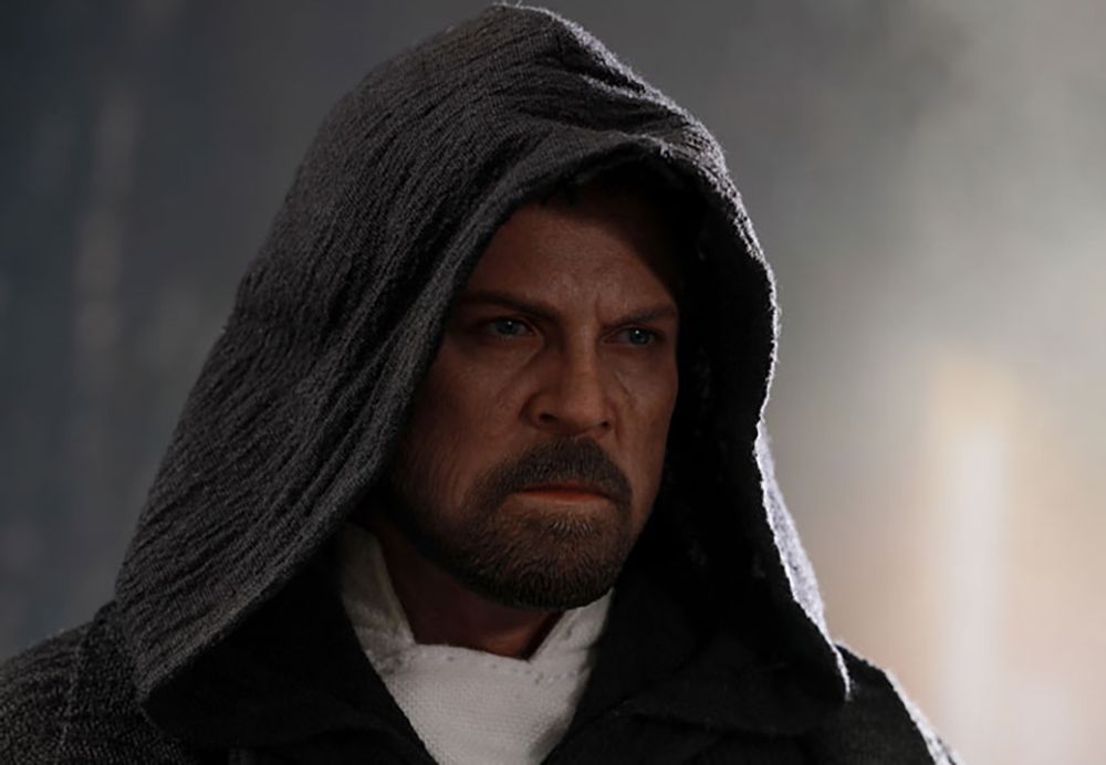 Luke Skywalker (Crait) 6th Scale Figure From Hot Toys