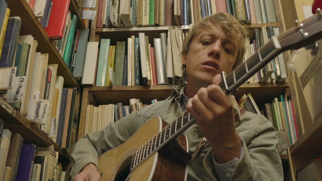 Steve Gunn Goes Acoustic Route In Video For “Vagabond”