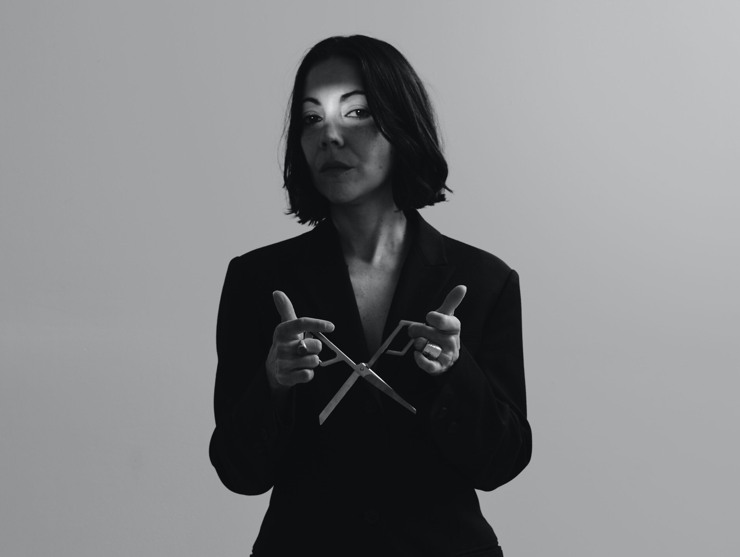 Lucrecia Dalt – divina (Official Video)