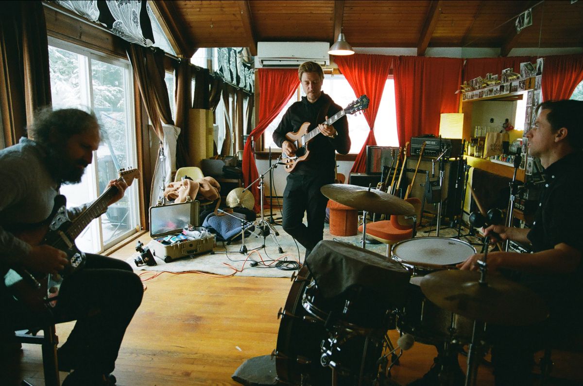 Muzz: Broken Tambourine:: Official Video