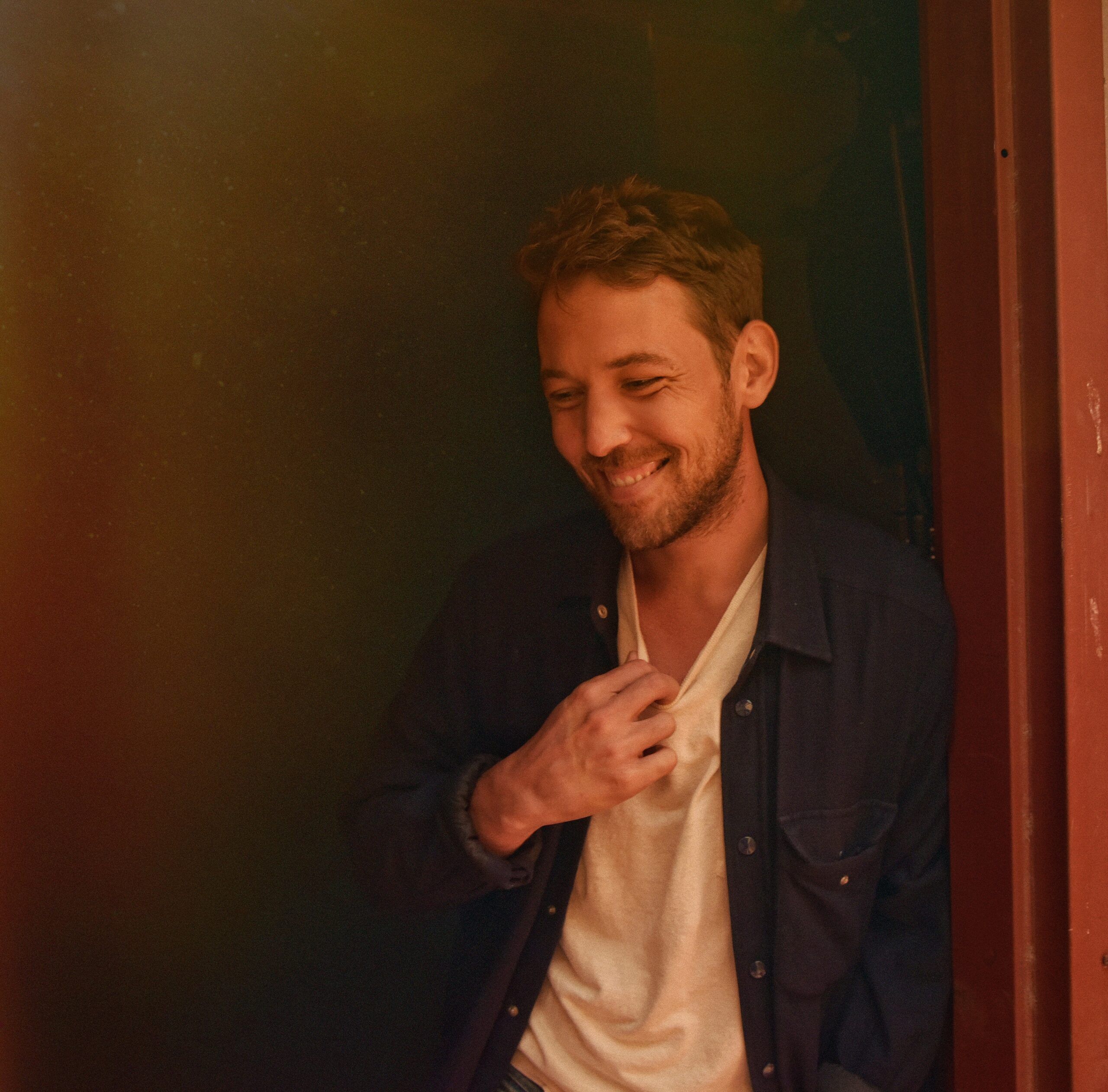 ROBIN PECKNOLD  ANNOUNCES NORTH AMERICAN APRIL SOLO ACOUSTIC SHOWS
