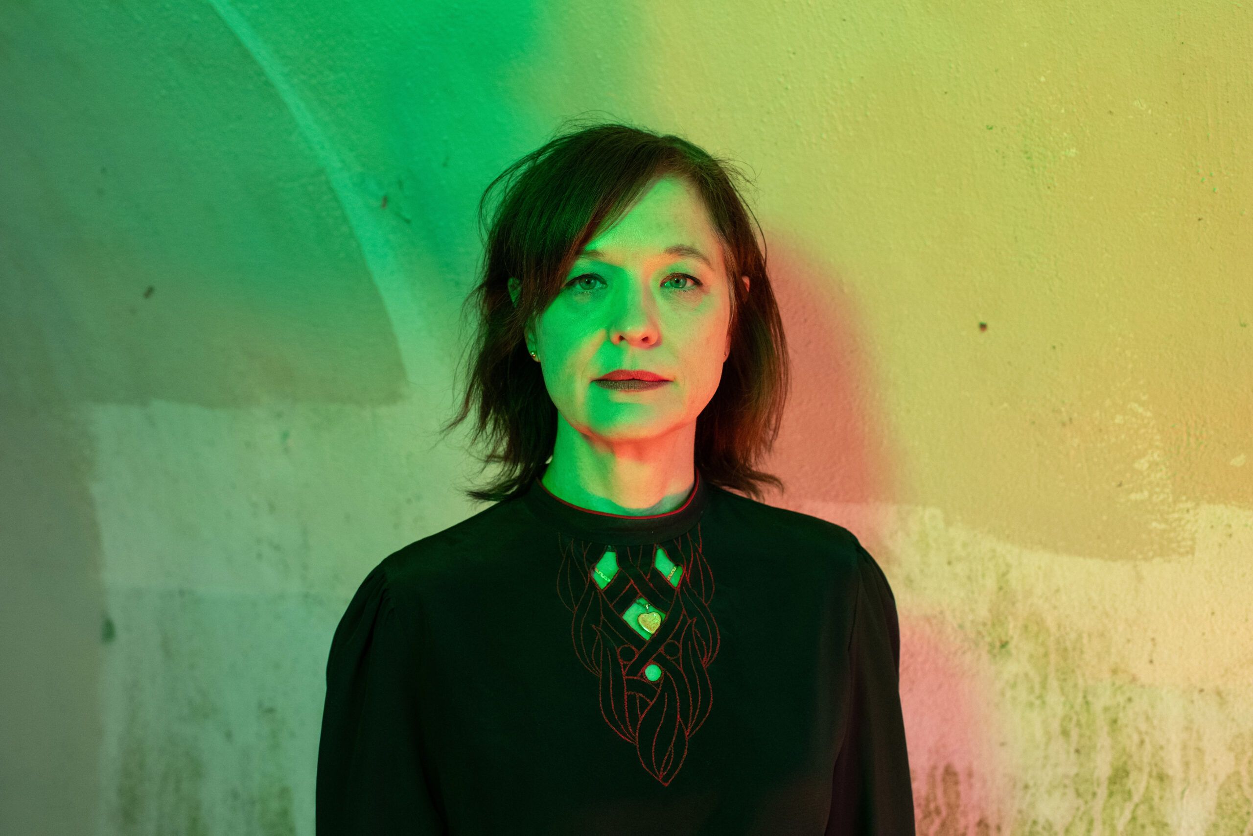 Mary Timony – The Guest – Official Video