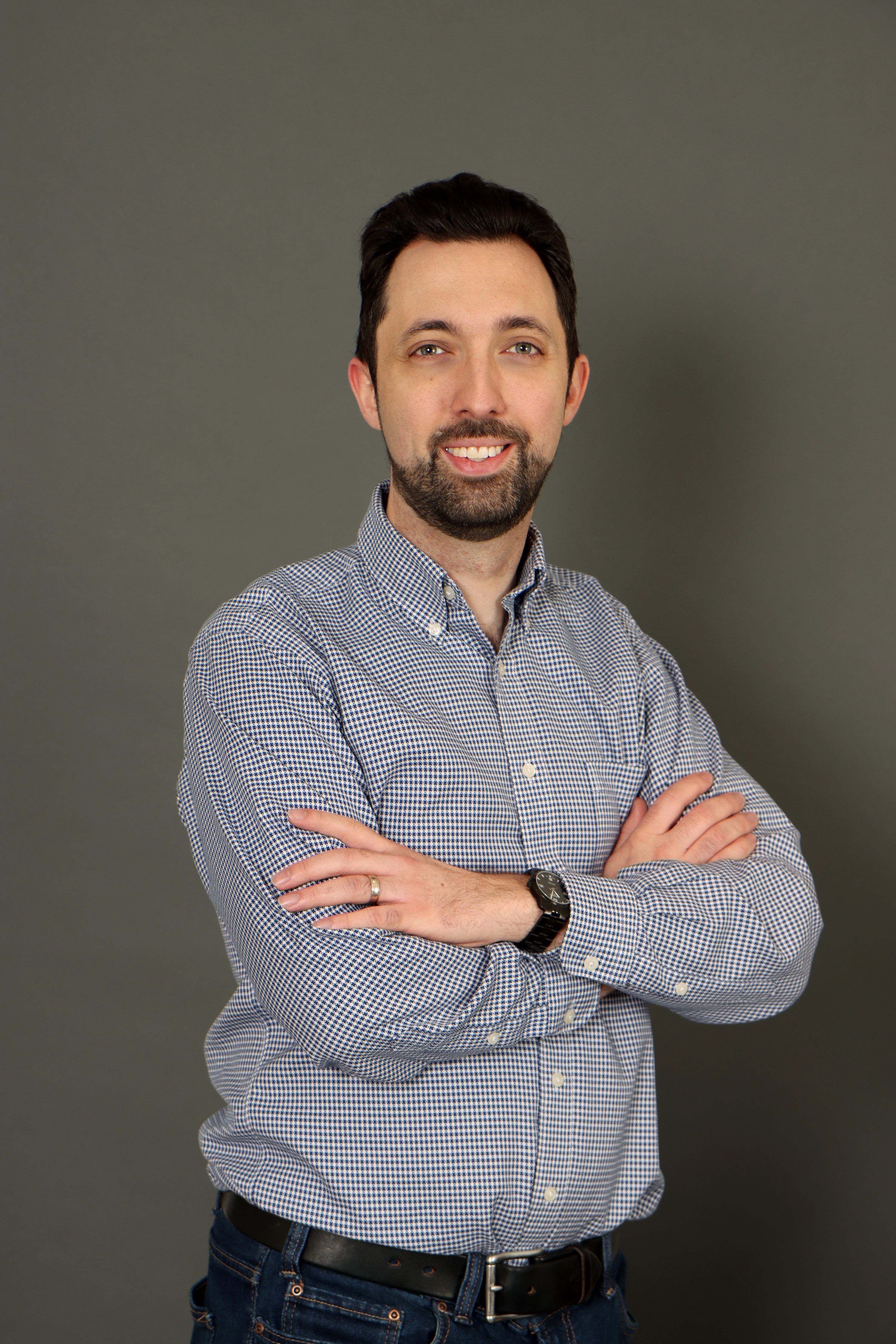 Evan Muller headshot on a dark background