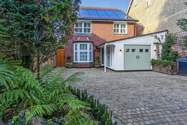 Grosvenor Avenue, SM5