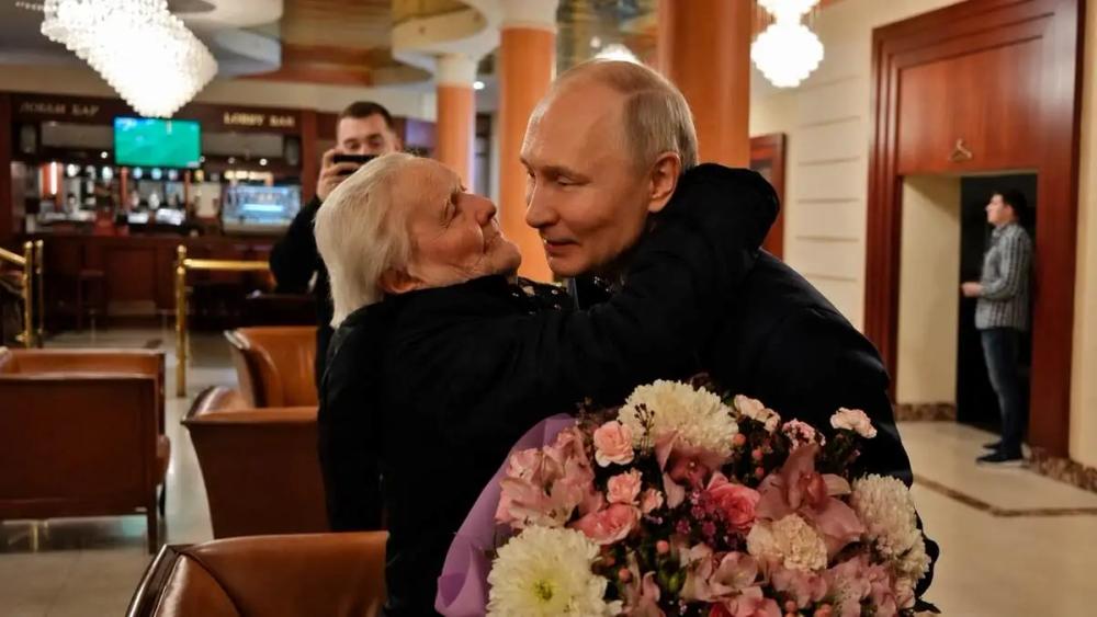 Putin'den Öğretmenine Duygu Dolu Jest: Bizzat Gidip Arabasıyla Aldı, Sarayda Ağırladı 🇷🇺🌹