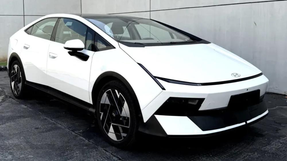 Hyundai’nin Elektrikli Hatchback’i Ioniq V Tanıtıldı
