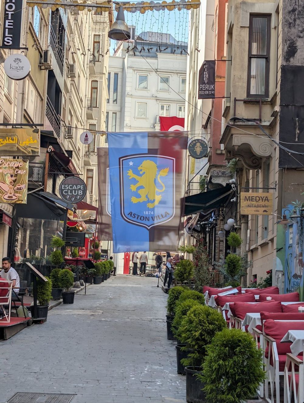 Aston Villa taraftarları İstanbul'u yorumladı: "Sokakta her köşe başında döner ve kebap var!"